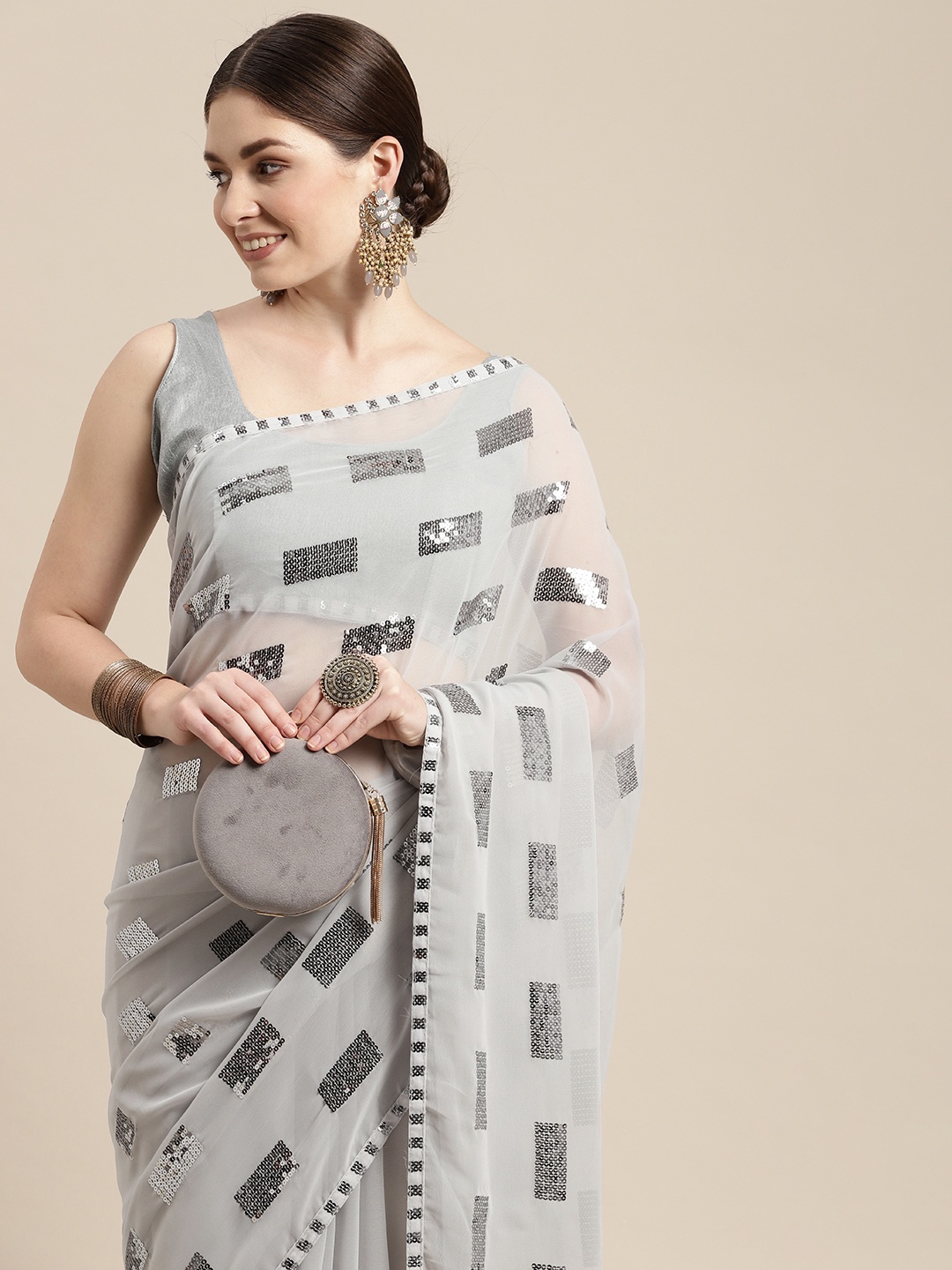 

VAIRAGEE Embellished Sequinned Celebrity Saree, Grey
