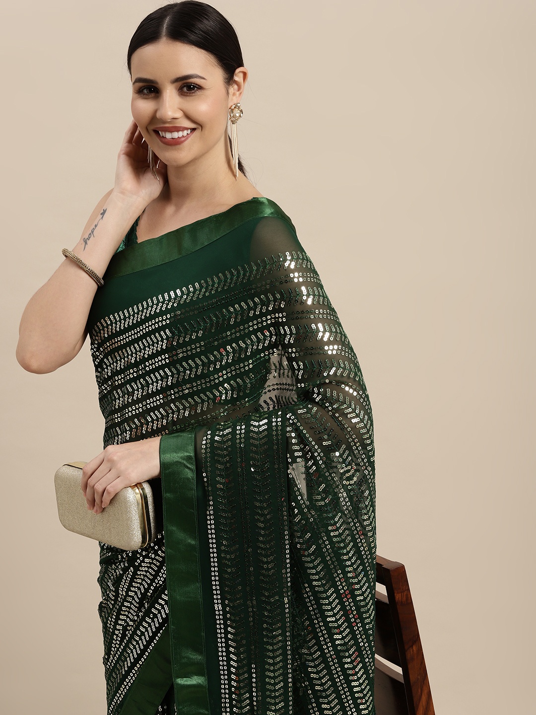 

VAIRAGEE Embellished Sequinned Celebrity Saree, Green