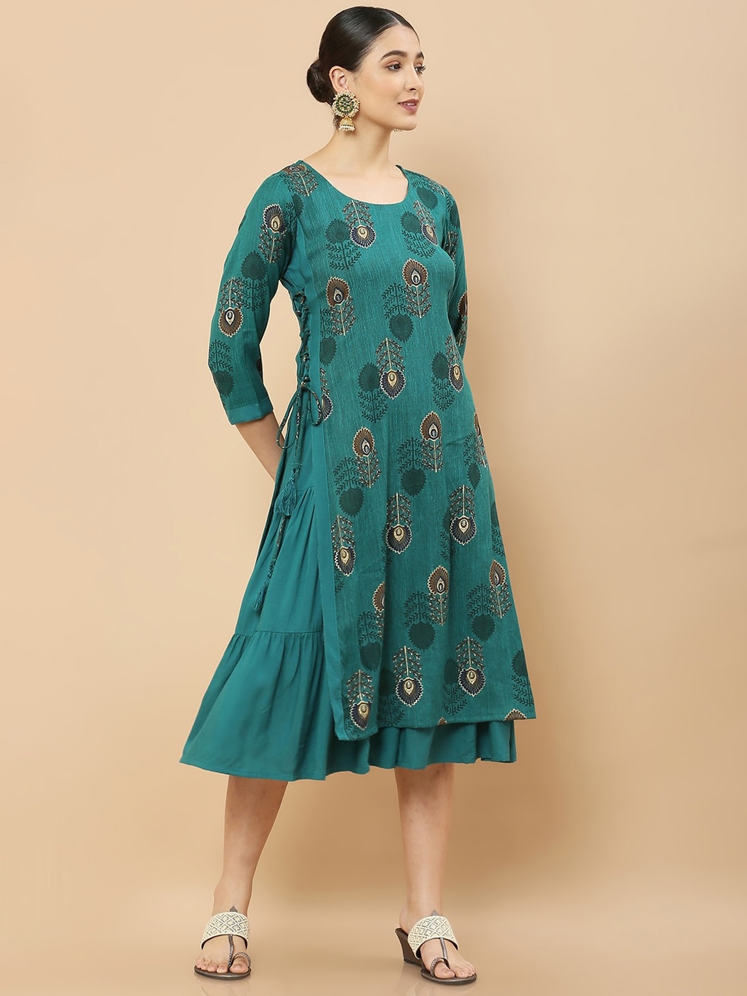 

Soch Women Blue Ethnic Motifs Flared Sleeves Thread Work Anarkali Kurta, Green