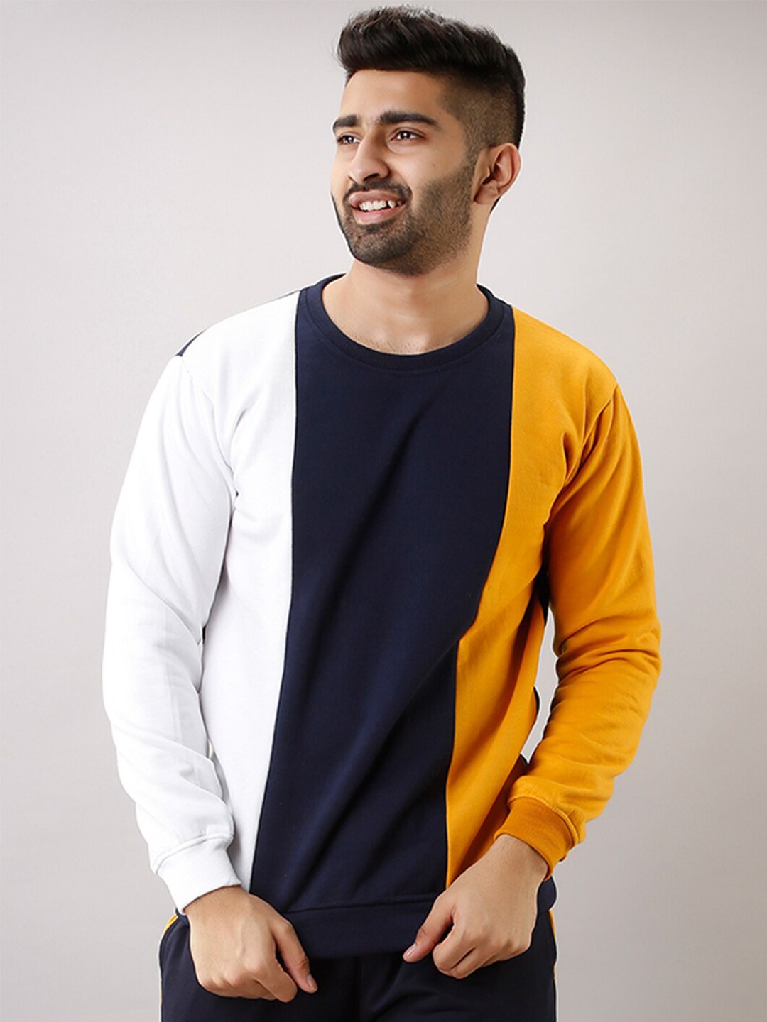 

FERANOID Men Blue Colourblocked Sweatshirt