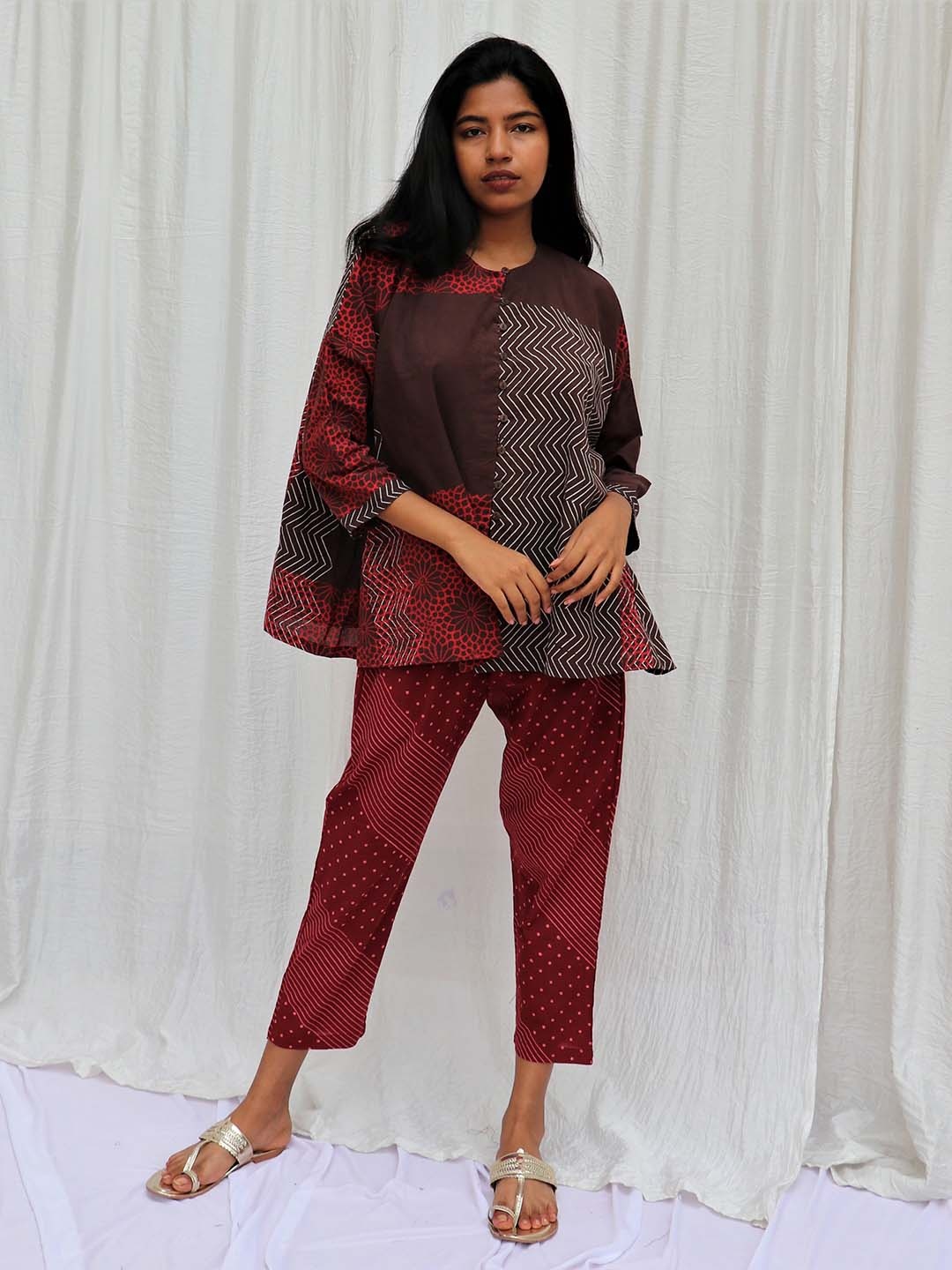 

Chidiyaa Women Brown & Red Geometric Print Pure Cotton Top
