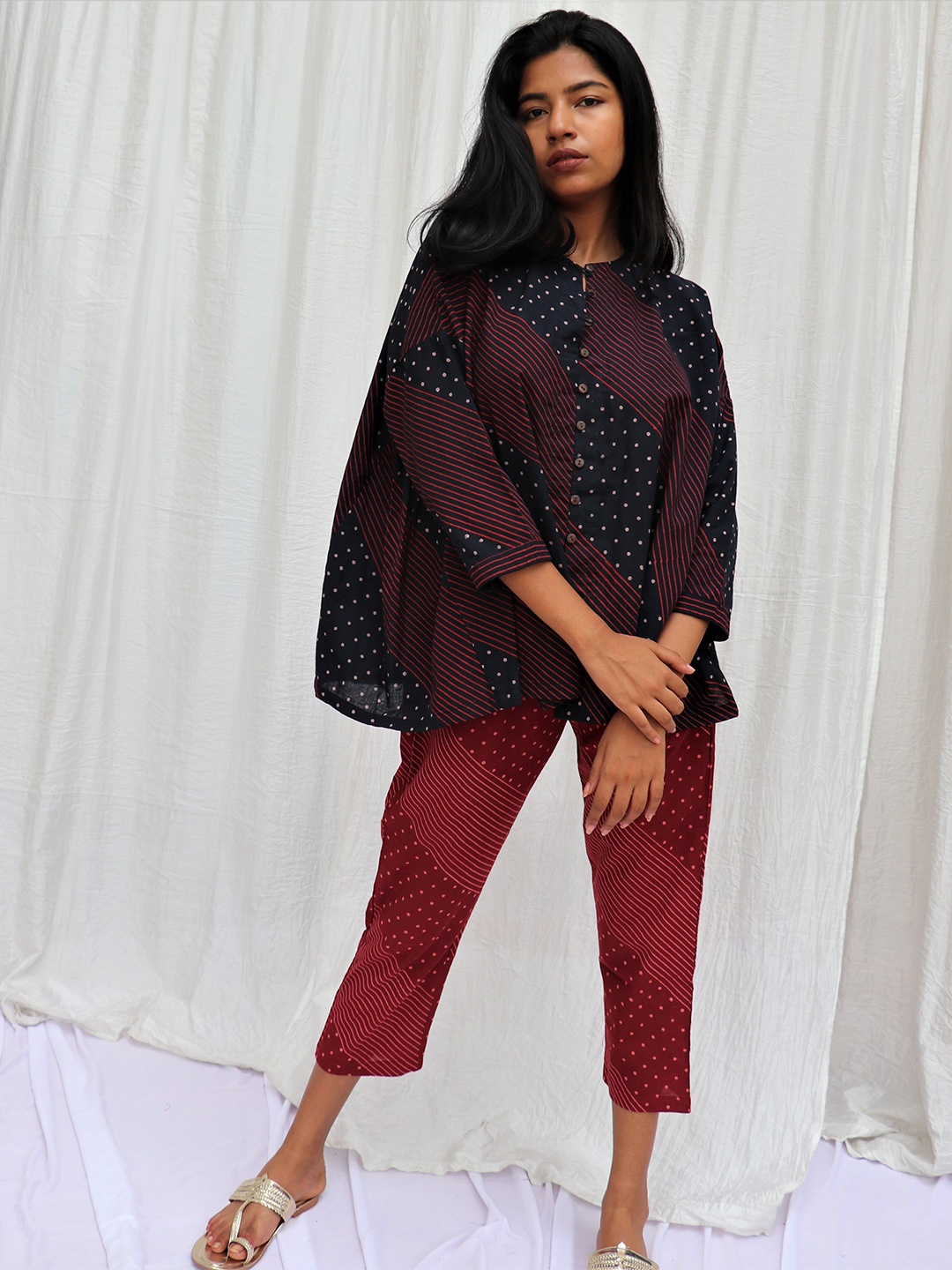 

Chidiyaa Women Black & Maroon Geometric Printed Shirt Style Cotton Top
