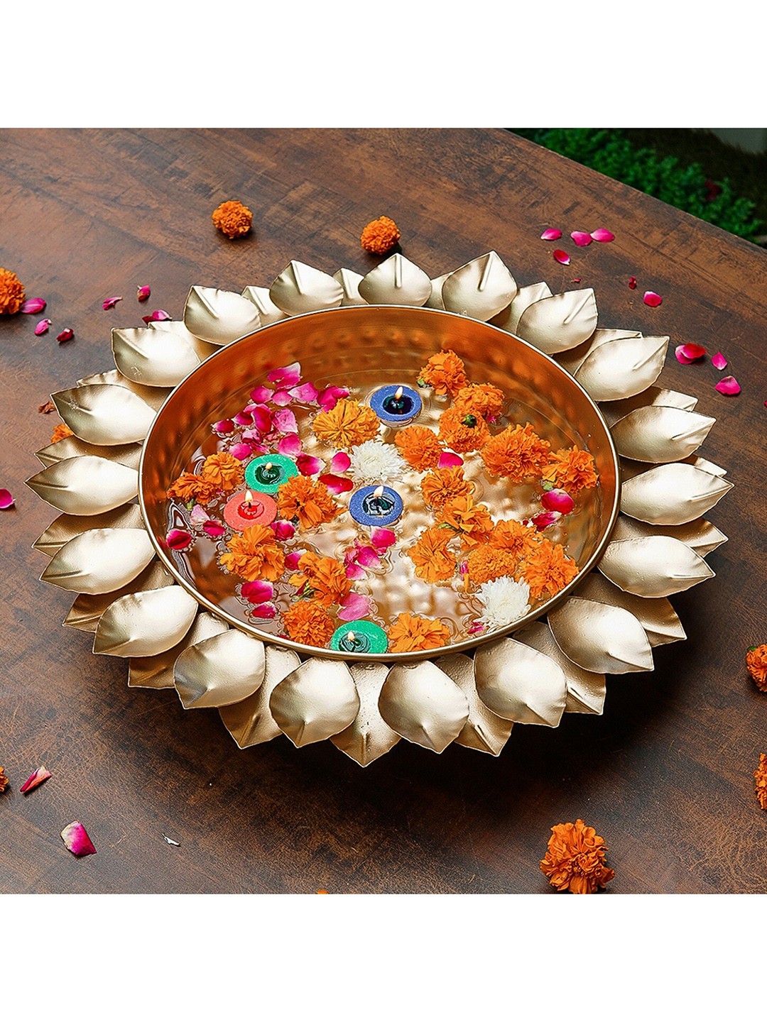 

StatueStudio Gold-Toned Textured Decorative Bowls