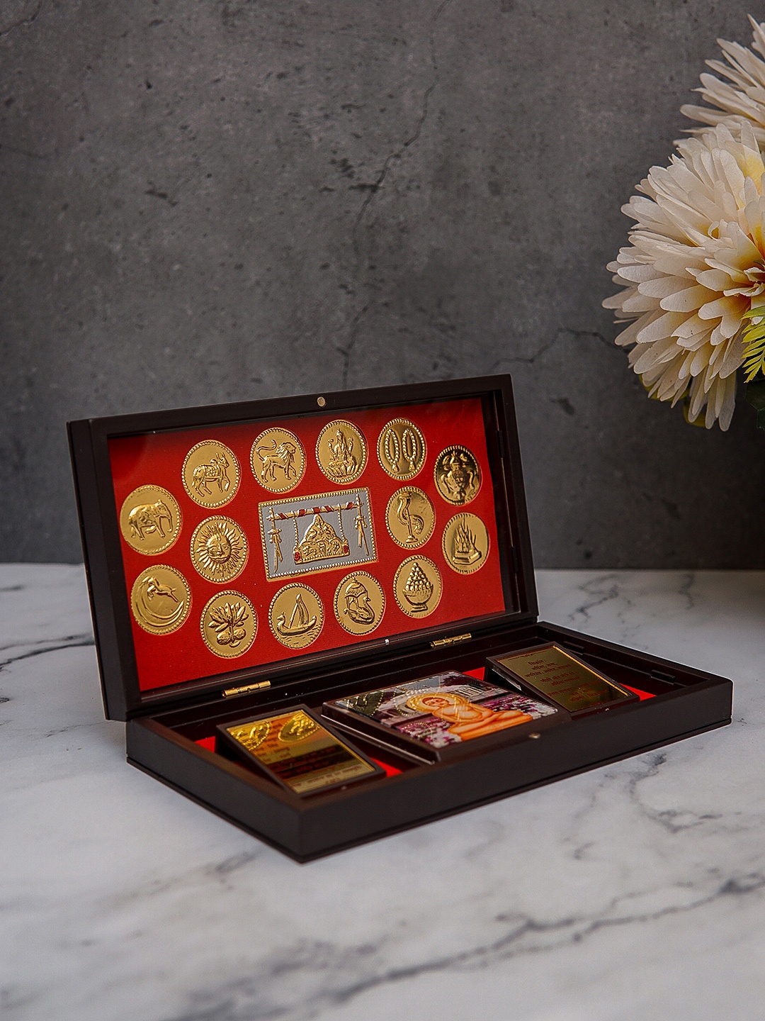 

StatueStudio Black & Red Solid Brass Jai Jainnedra Charan Paduka Box