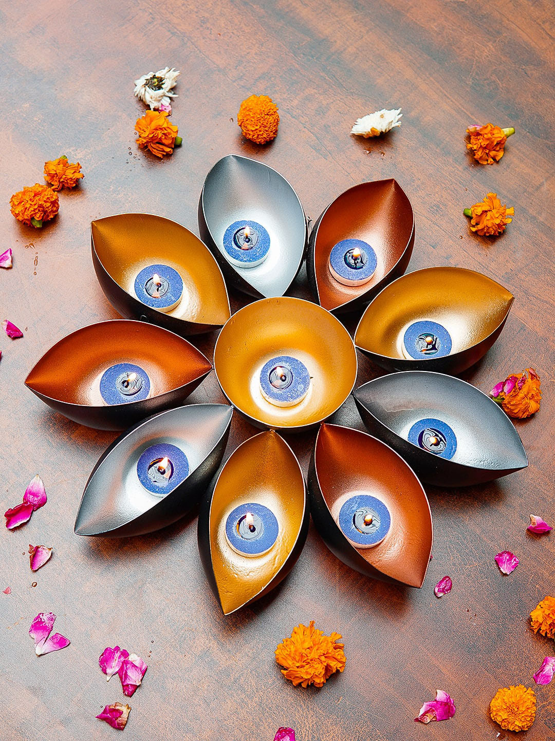 

StatueStudio Red & Grey Solid Flower Shape Diya