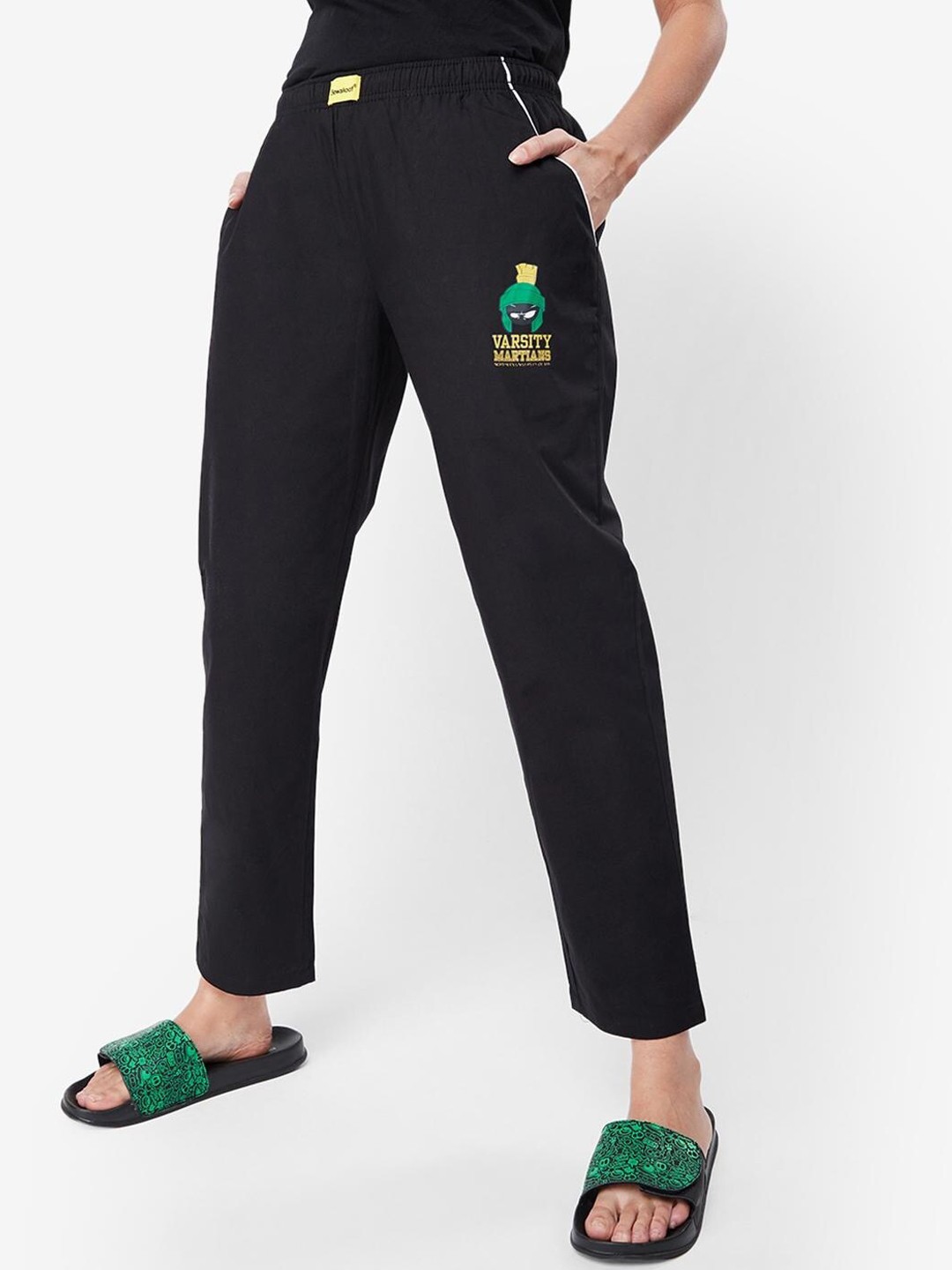 

Bewakoof Woman Black Typography Printed Cotton Lounge Pants