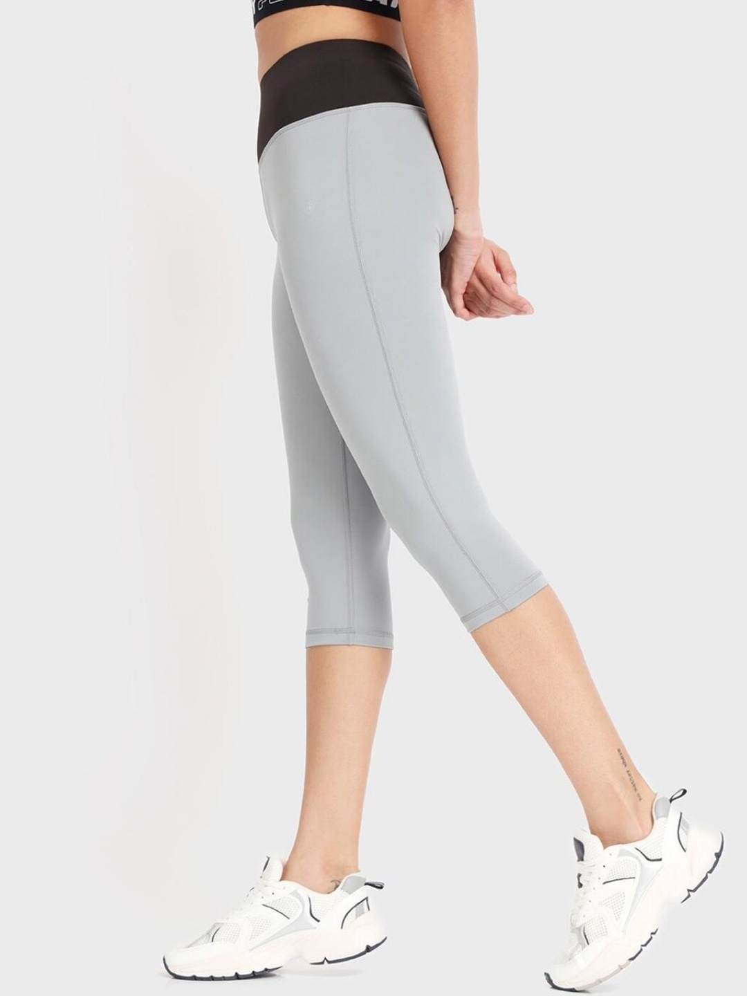 

Bewakoof Women Grey Solid Capri