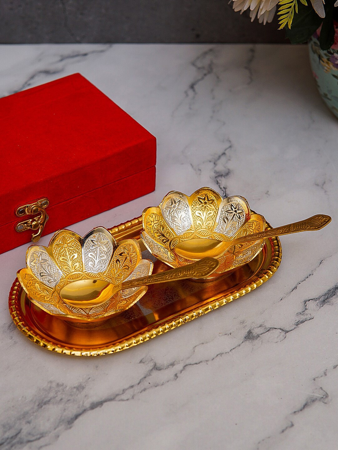 

StatueStudio Set Of 2 Gold-Toned & Silver-Toned Textured Decorative Bowls With Spoon & Platters