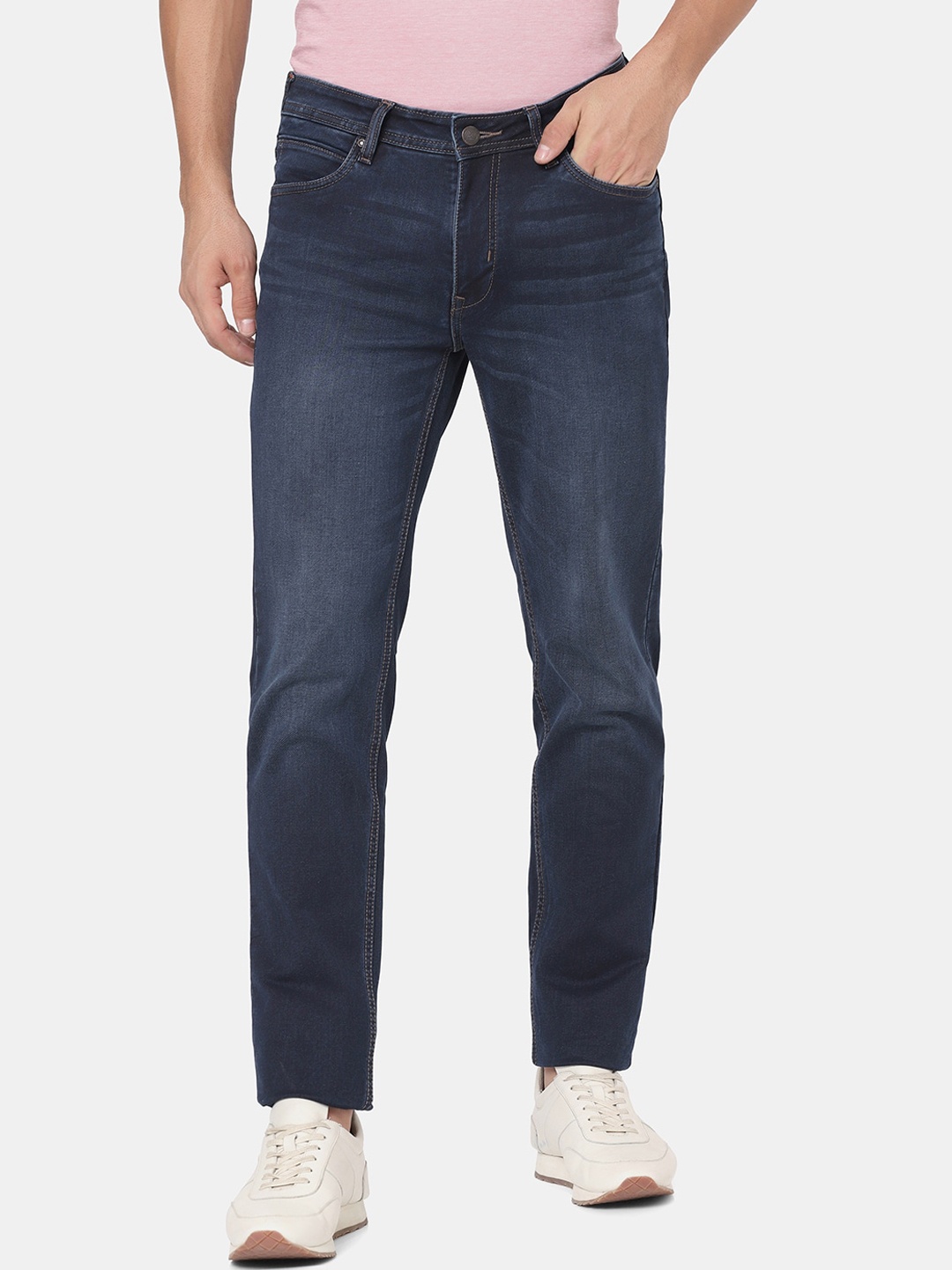 

Blackberrys Men Blue Slim Fit Light Fade Jeans