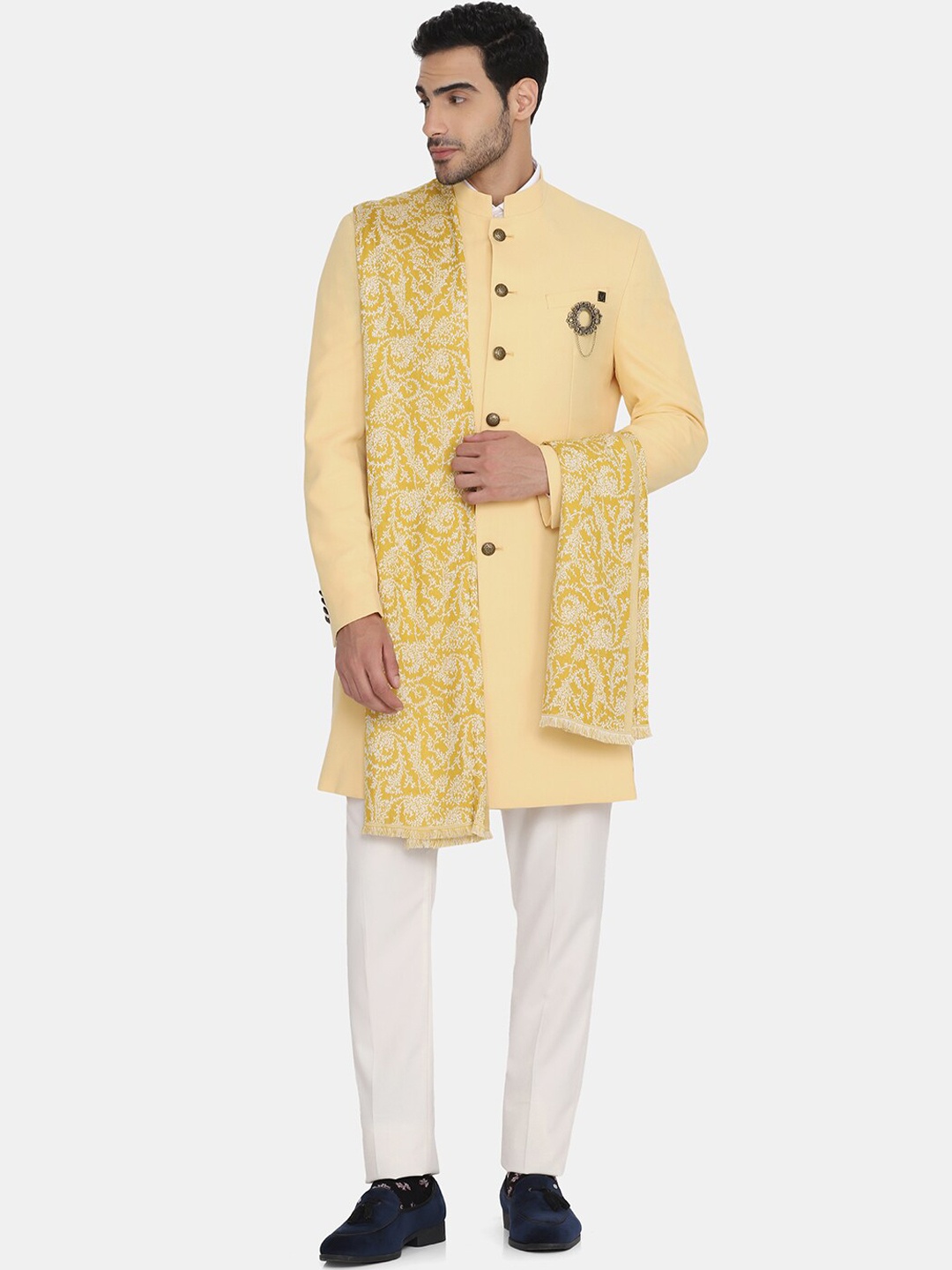 

Blackberrys Men Yellow Solid Slim-Fit Bandhgala Suit