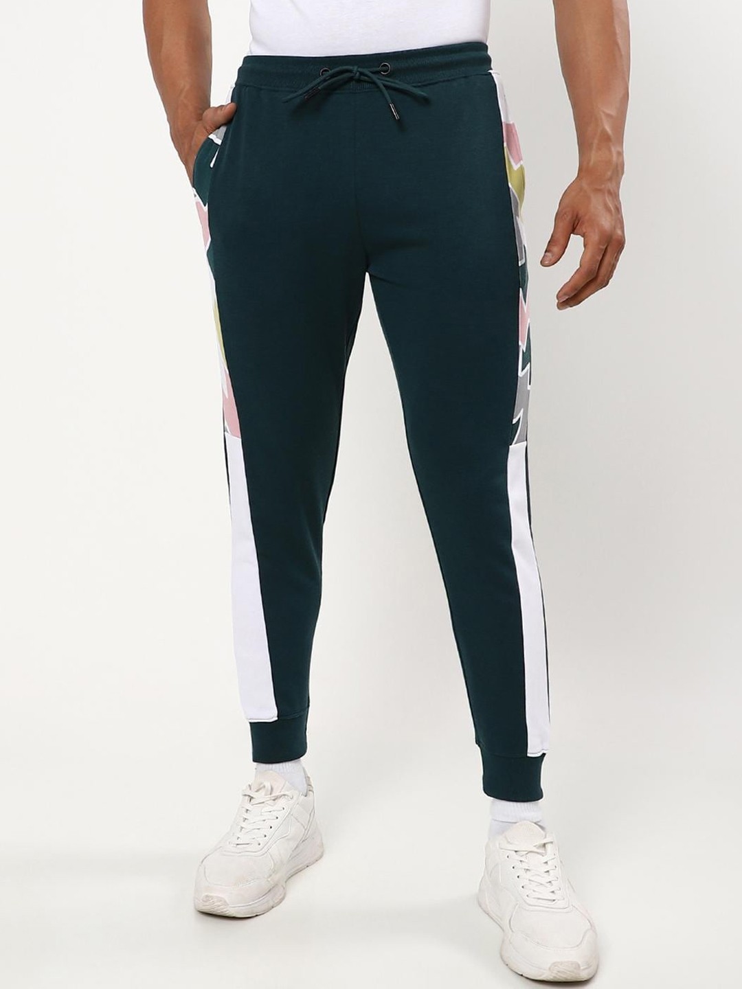 

Bewakoof Men Green Joggers
