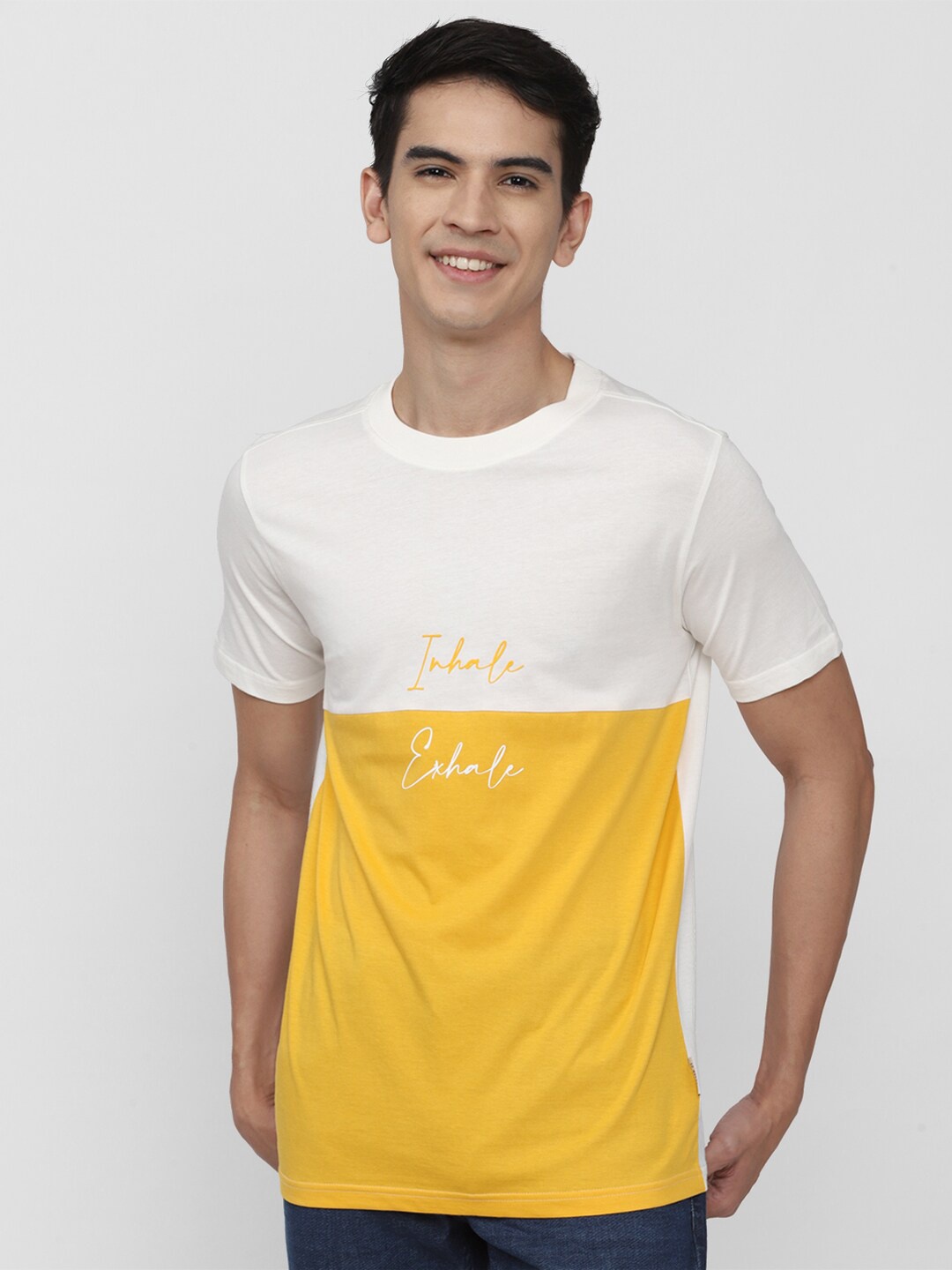 

FOREVER 21 Men White Colourblocked T-shirt