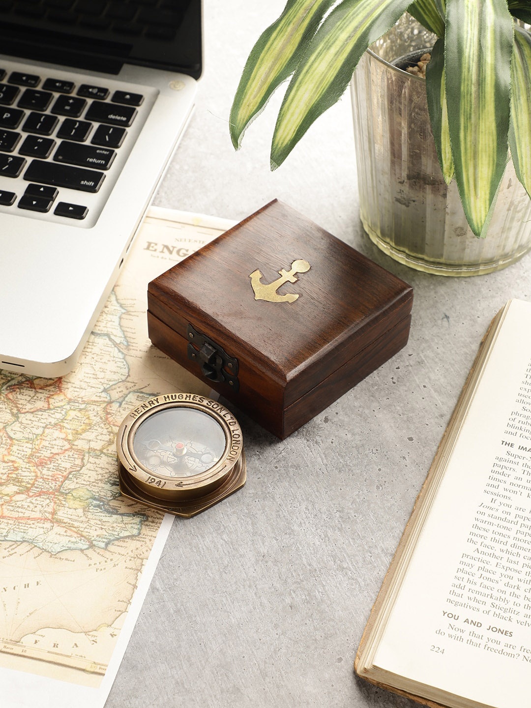 

EXIM DECOR Brown Henry Hughes Six Corner Compass Showpiece with Wooden Box