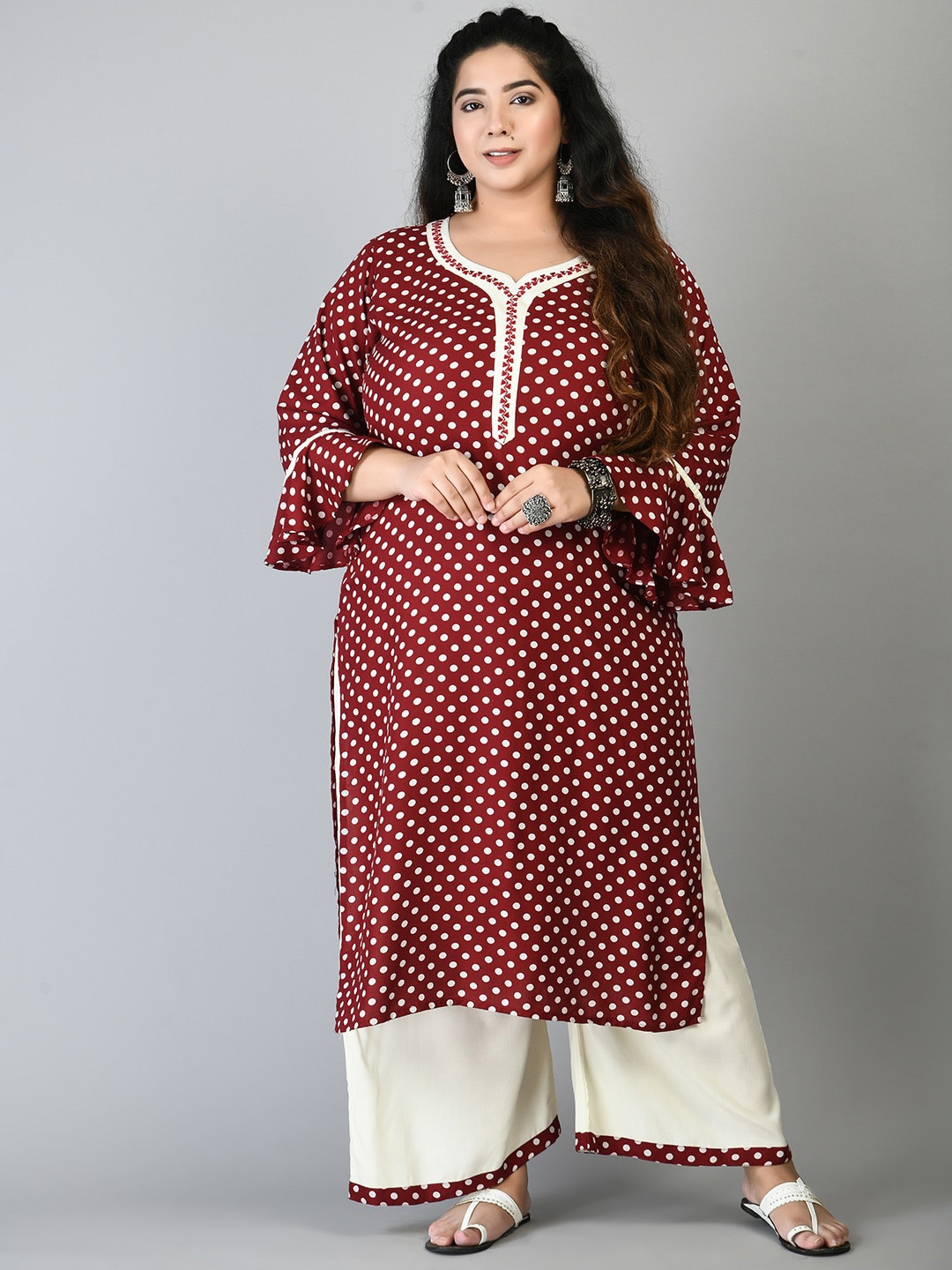 

PrettyPlus by Desinoor com Plus Women Printed Kurta with Palazzos, Maroon