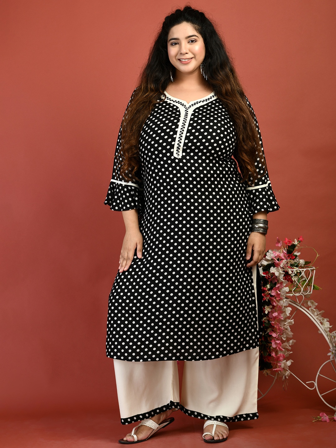 

Pretty Plus by Desinoor com Women Plus Size Ethnic Motifs Printed Kurta with Palazzo, Black