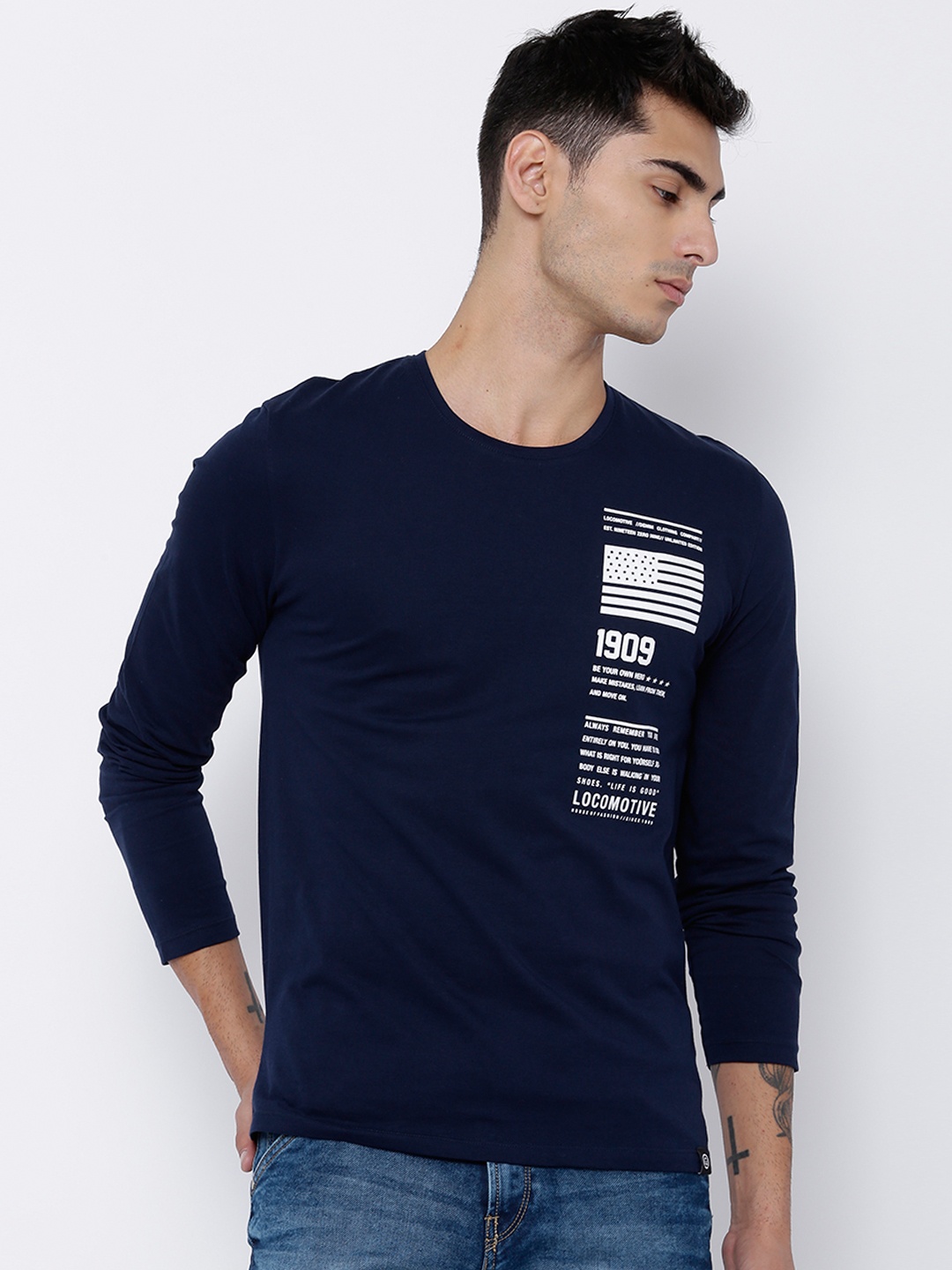 

LOCOMOTIVE Men Navy Slim Fit Solid Round Neck Pure Cotton T-shirt, Navy blue