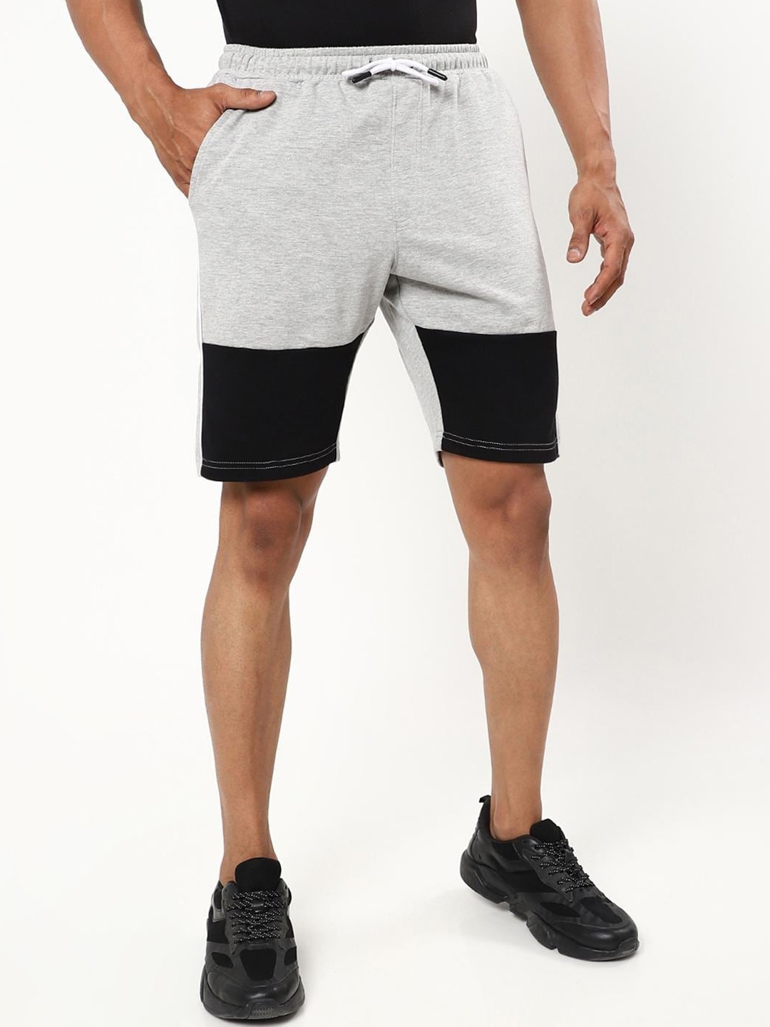 

Bewakoof Men Colourblocked Shorts, Grey