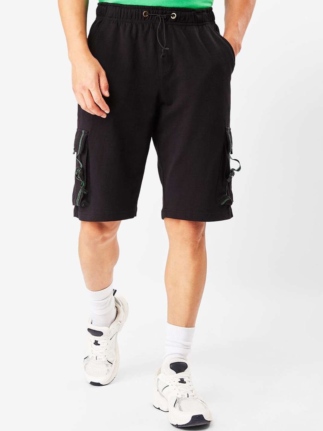 

Bewakoof Men Solid Cargo Shorts, Black