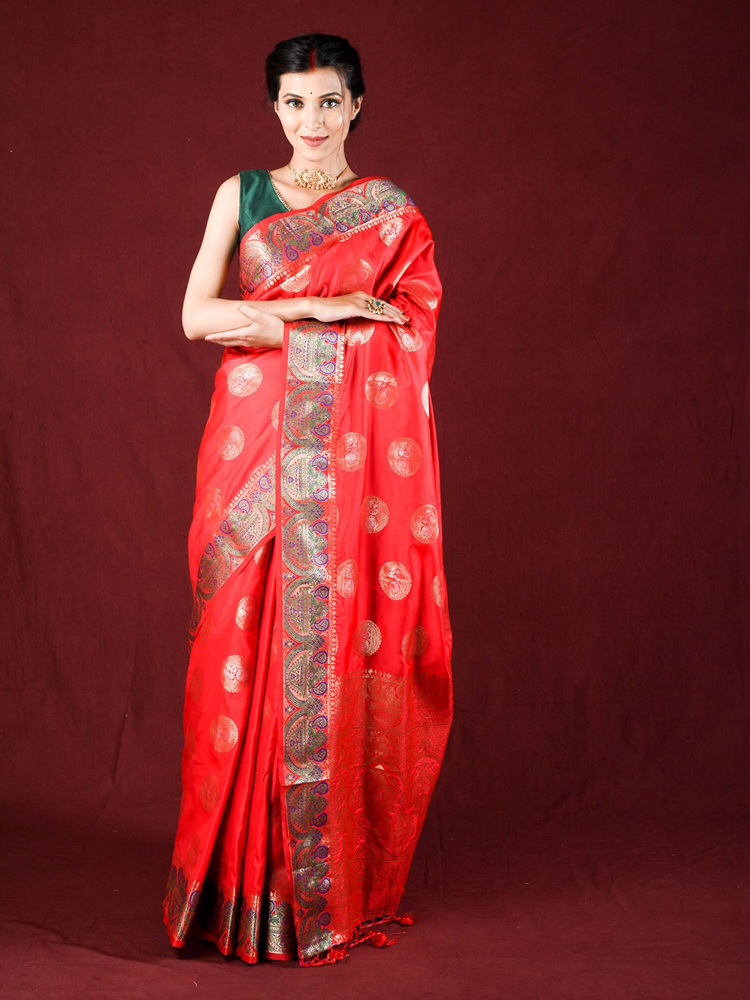 

Exclusiva Red & Green Woven Design Zari Silk Blend Saree