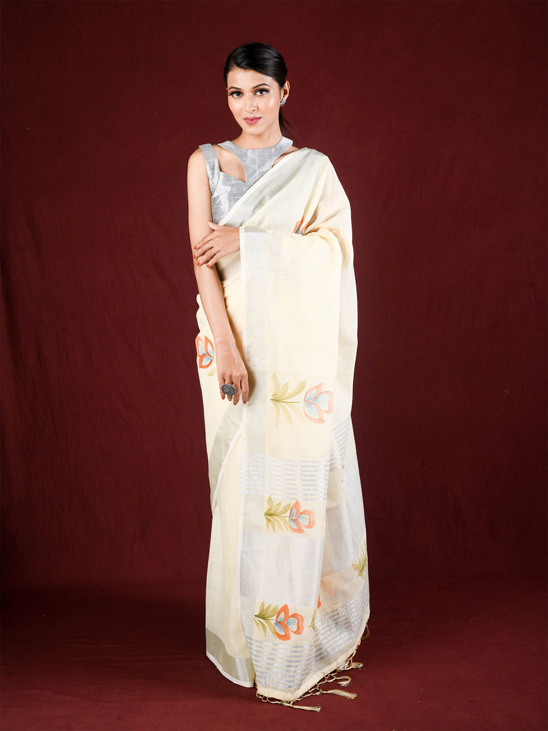 

Exclusiva Cream-Coloured & Red Floral Printed Zari Saree