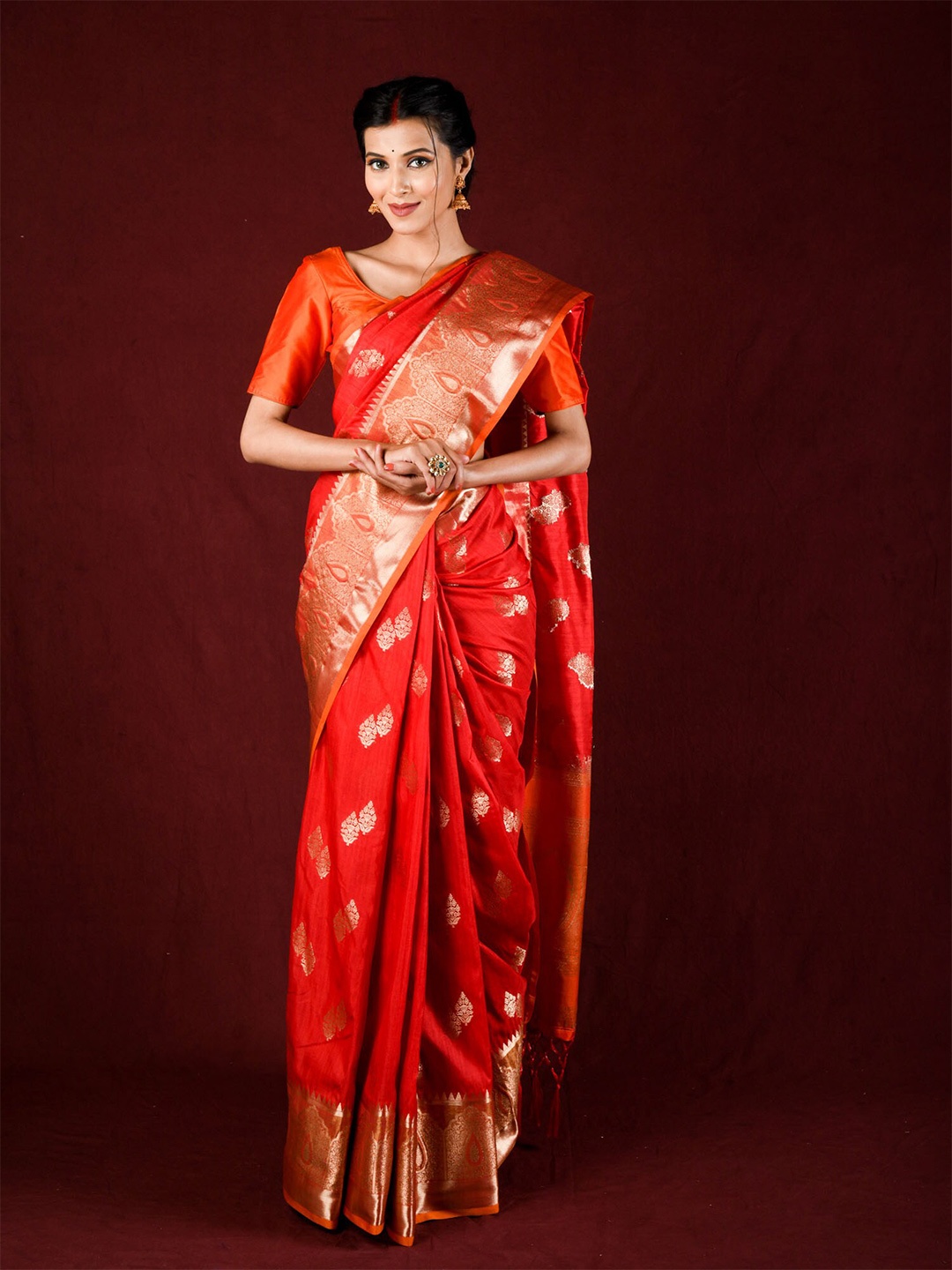 

Exclusiva Red & Gold-Toned Ethnic Motifs Zari Saree