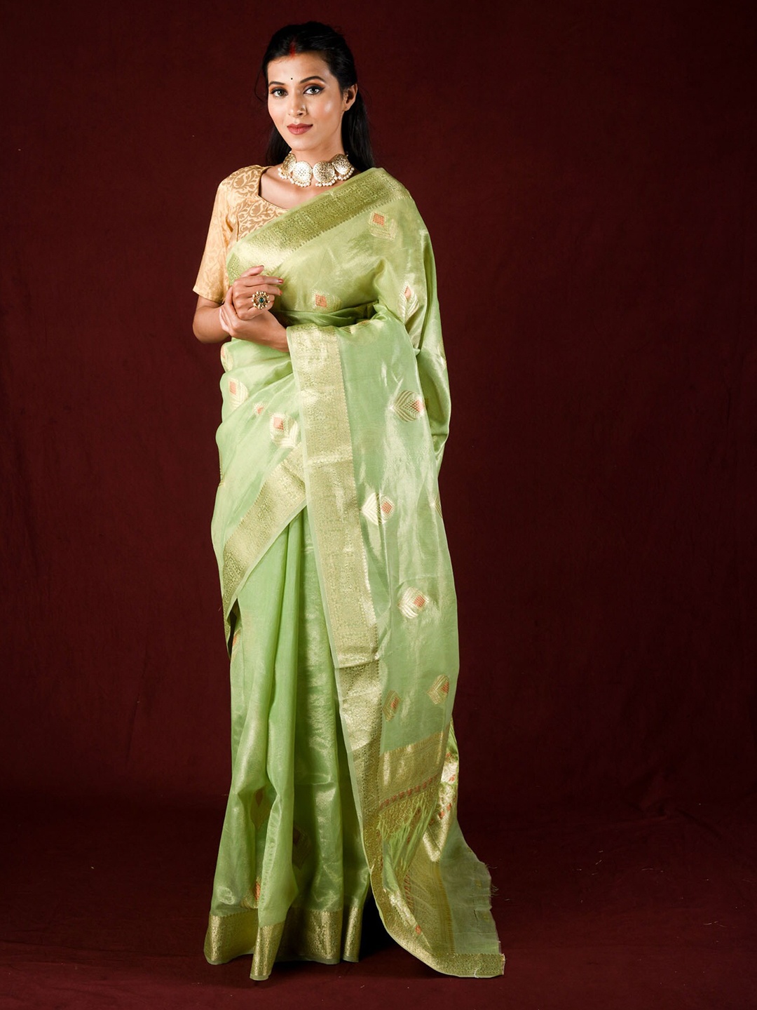

Exclusiva Green & Gold-Toned Ethnic Motifs Zari Tissue Saree