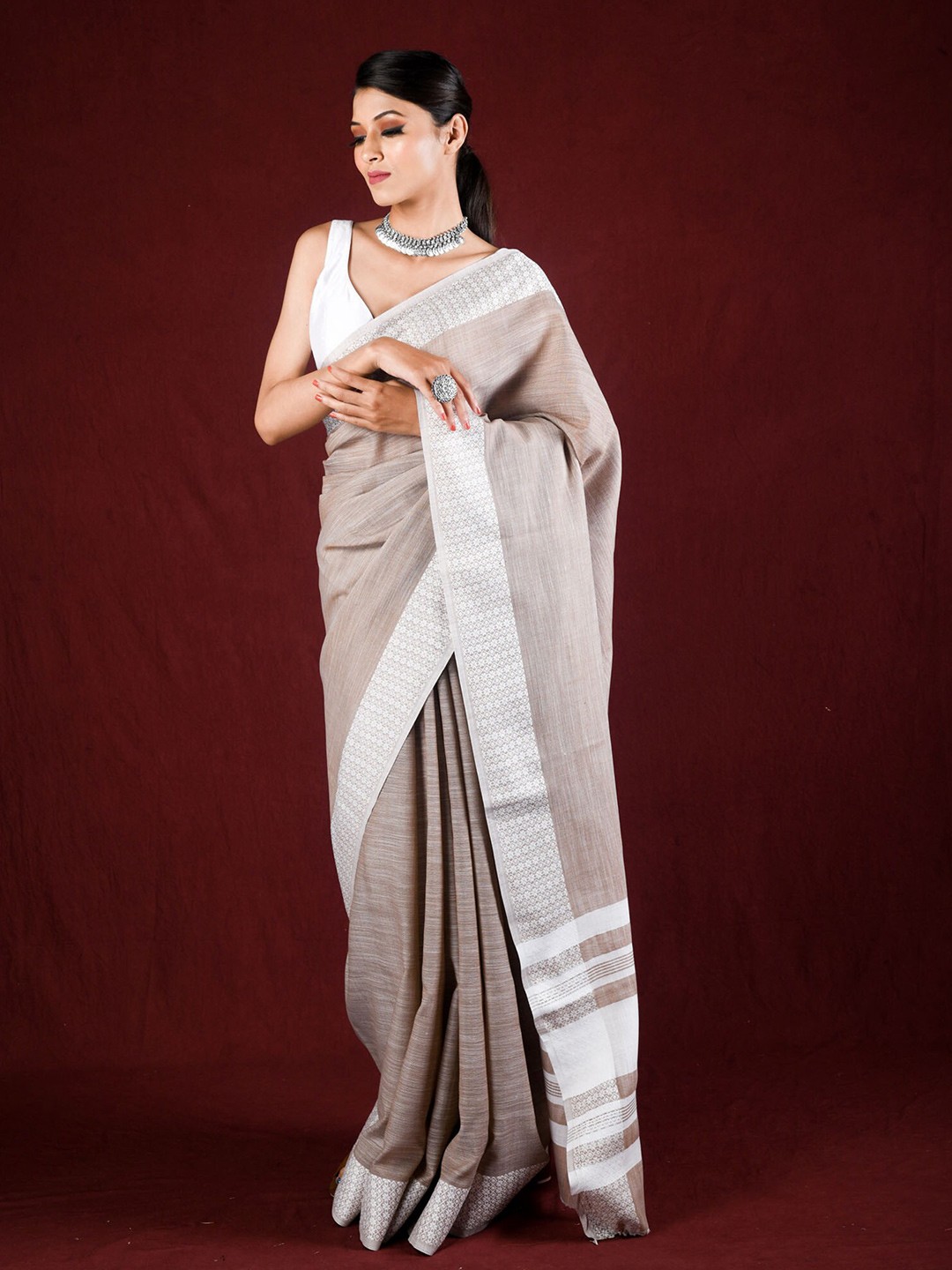 

Exclusiva Brown & White Linen Blend Saree