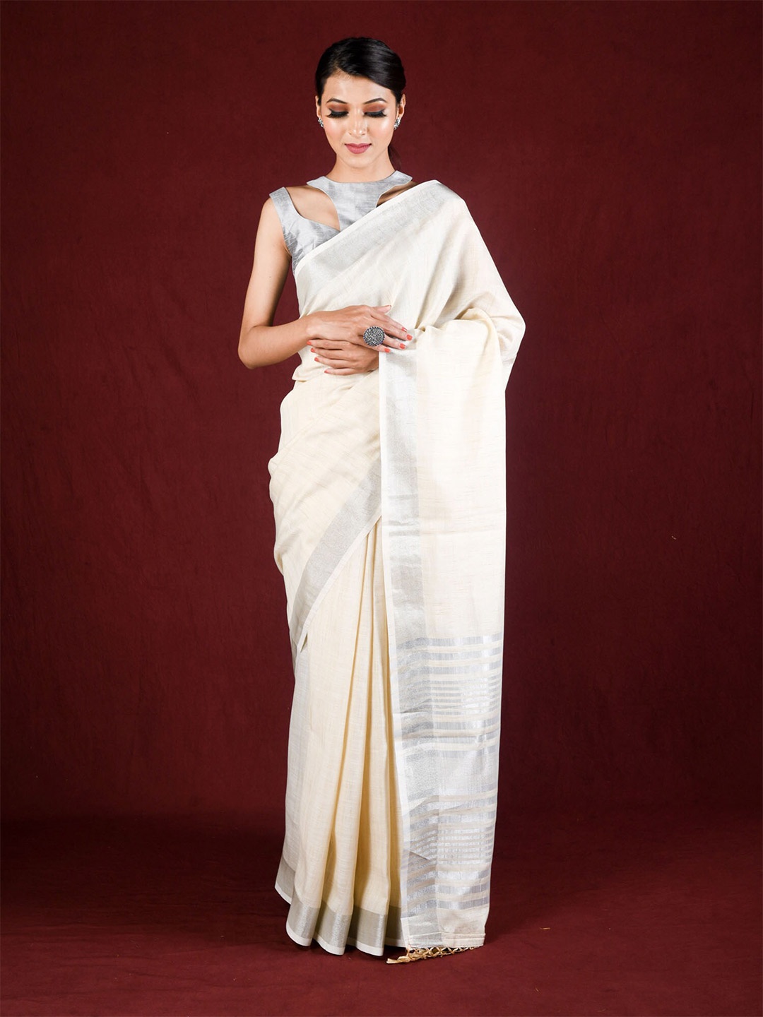 

Exclusiva Cream-Coloured & Silver-Toned Zari Linen Blend Saree
