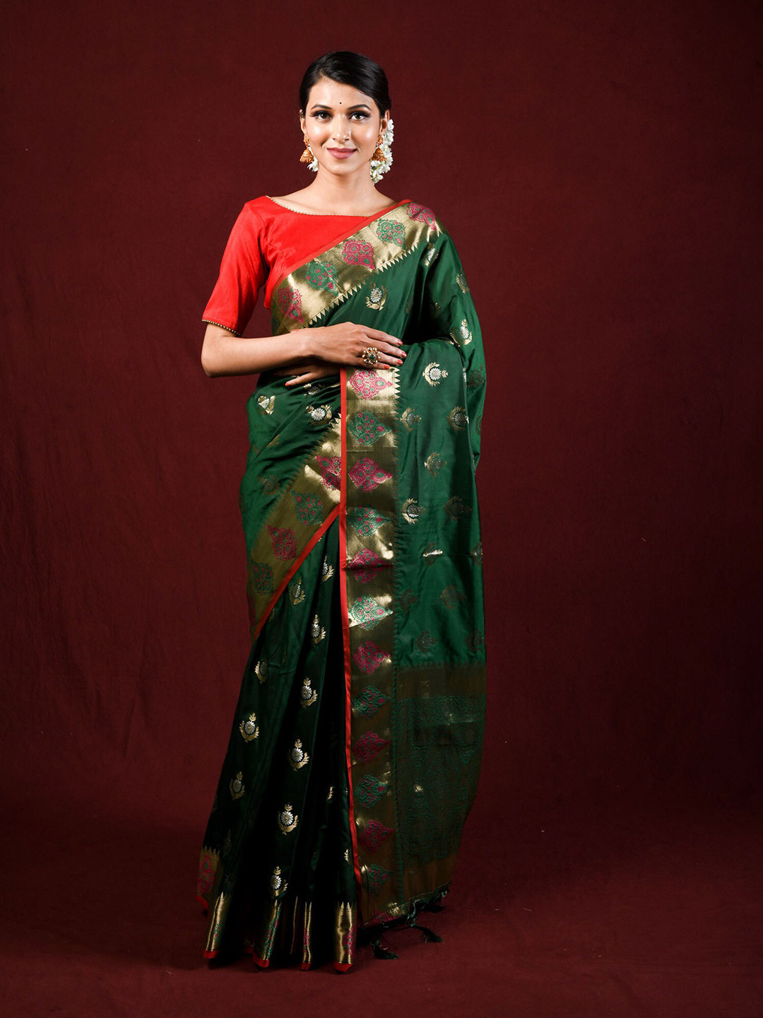 

Exclusiva Green & Red Floral Zari Silk Blend Banarasi Saree
