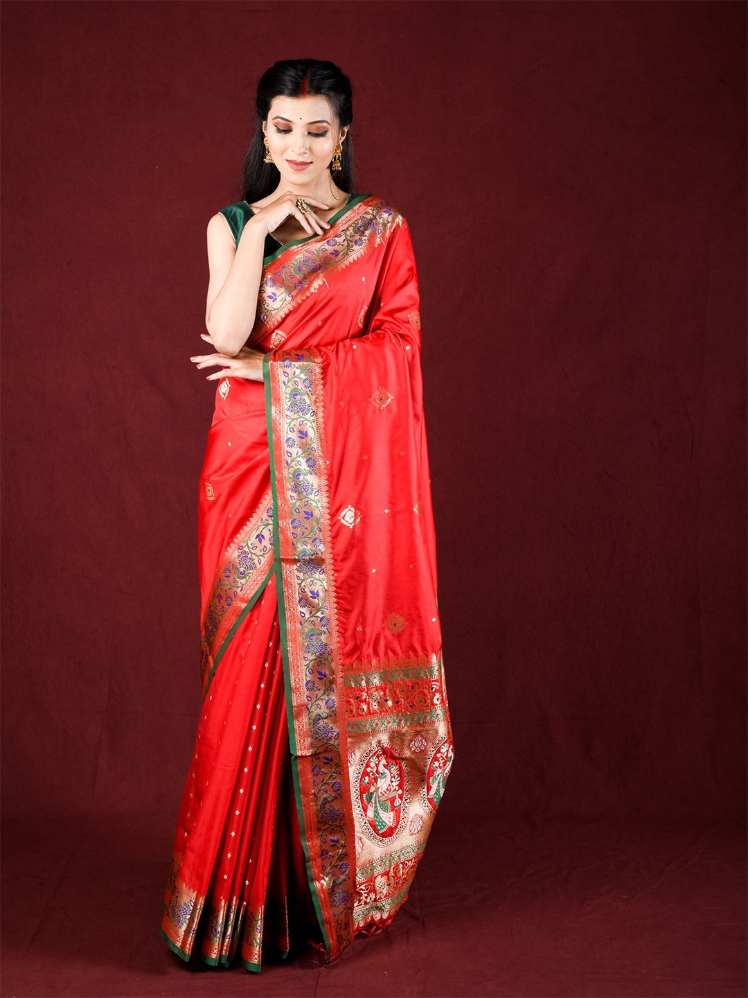 

Exclusiva Red & Green Woven Design Zari Silk Blend Saree