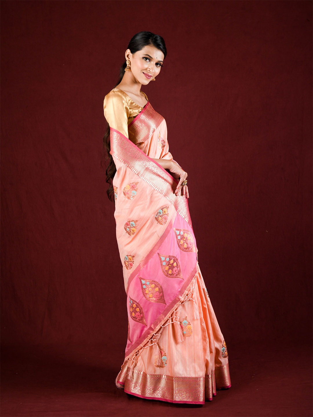 

Exclusiva Peach-Coloured Floral Zari Silk Blend Saree