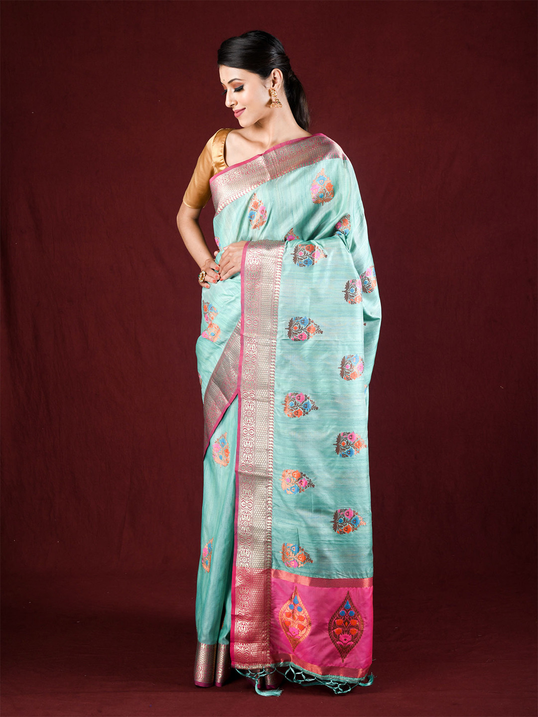 

Exclusiva Blue & Pink Floral Zari Silk Blend Saree