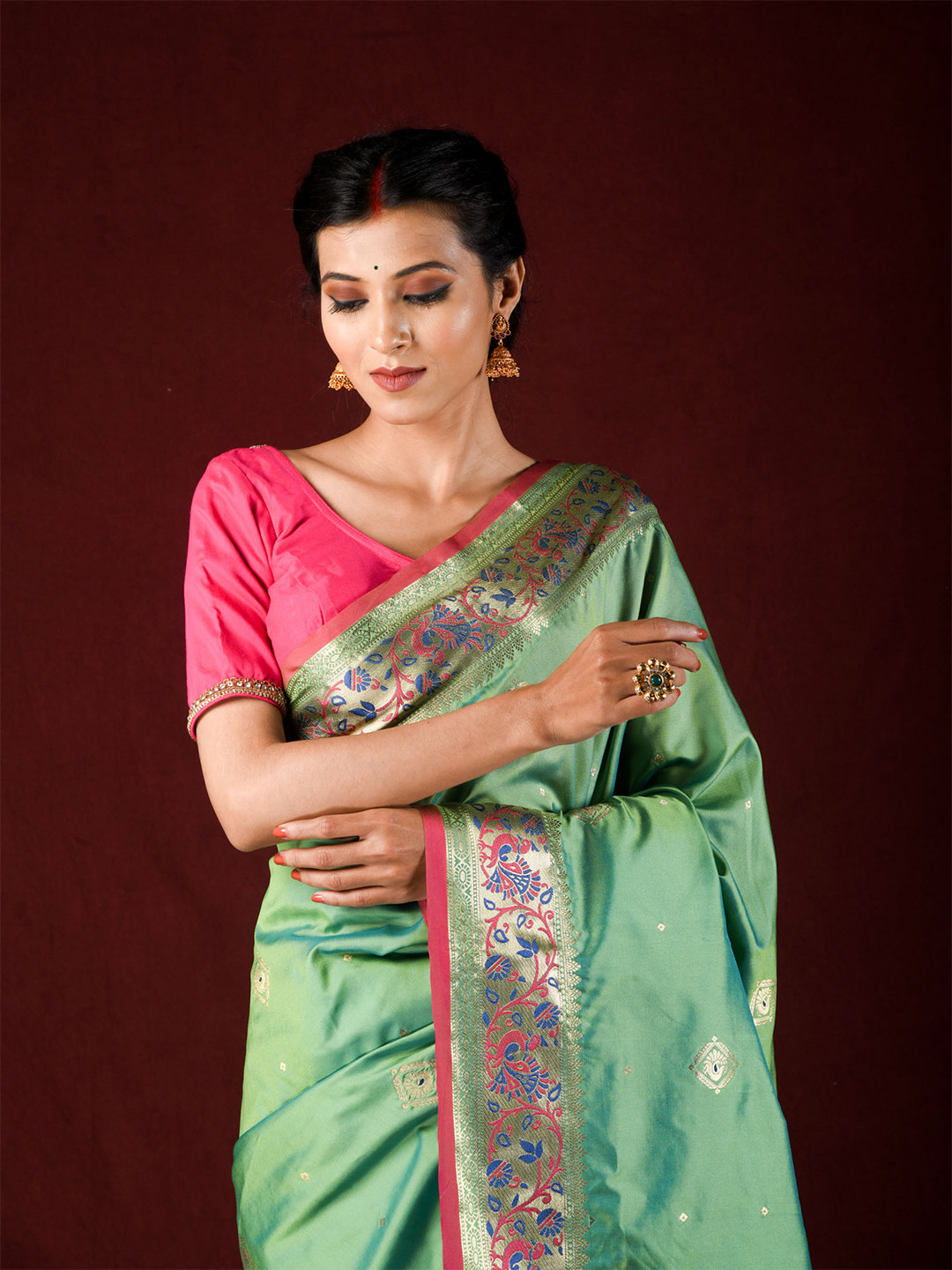 

Exclusiva Green & Pink Ethnic Motifs Zari Silk Blend Saree