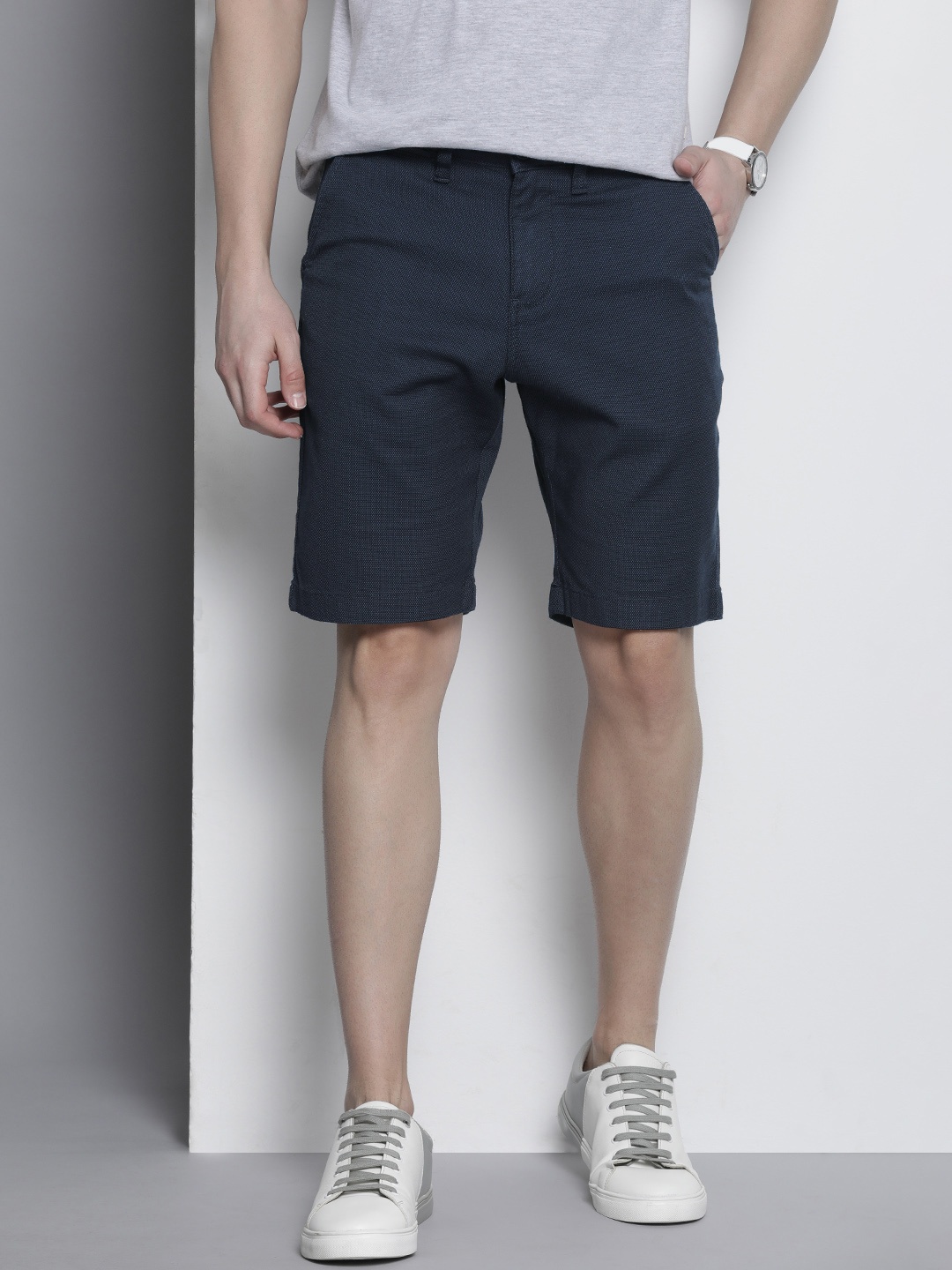 

Nautica Men Textured Mid-Rise Slim Fit Shorts, Navy blue