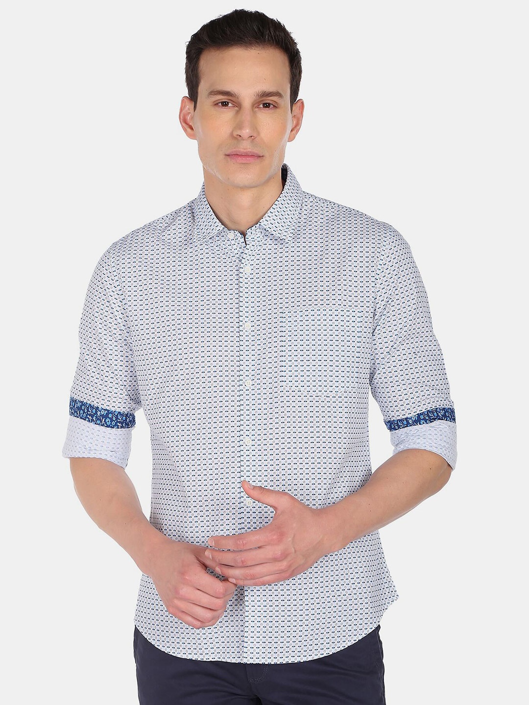 

AD By Arvind Men White & Blue Slim Fit Printed Pure Cotton Casual Shirt