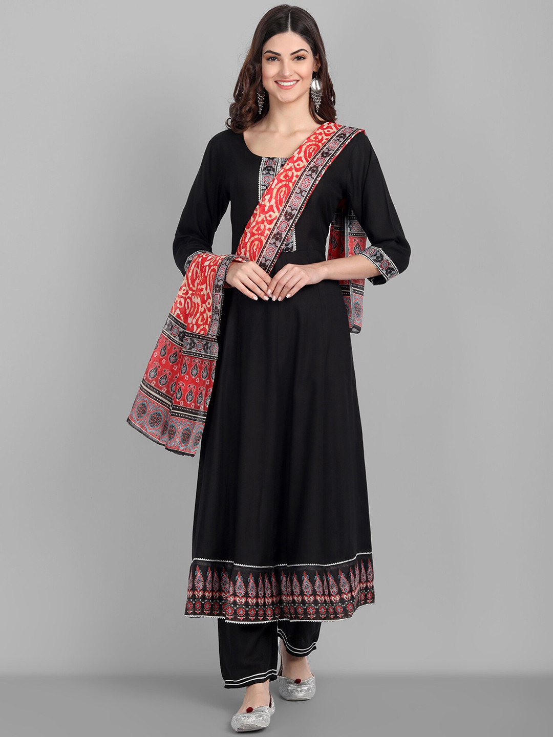 

SINGNI Women Black Ethnic Motifs with Gotta patti Kurta and Trouser With Dupatta