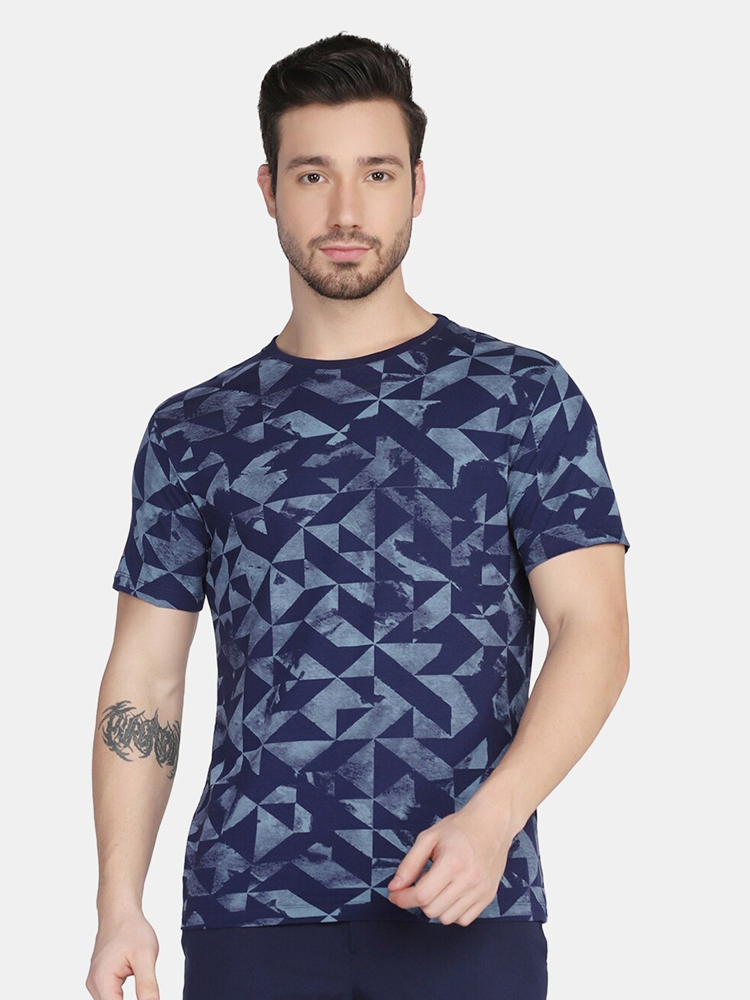 

Blackberrys Men Blue Floral Printed Slim Fit T-shirt