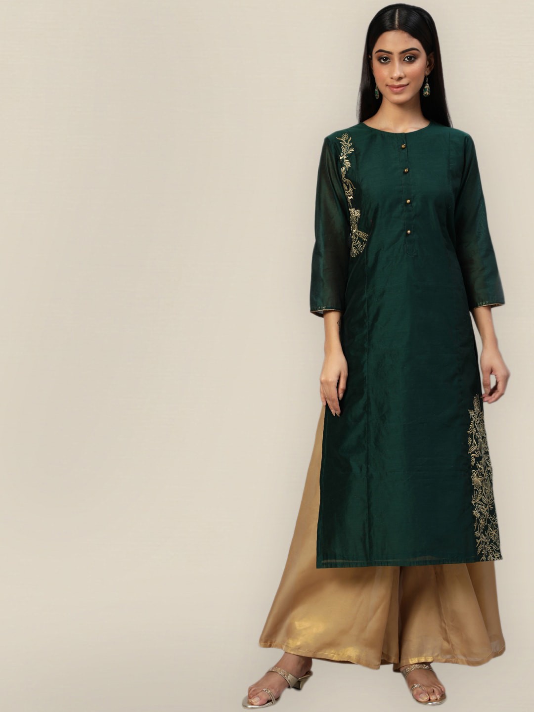 

Sangria Women Green Floral Embroidered Chanderi Silk Kurta