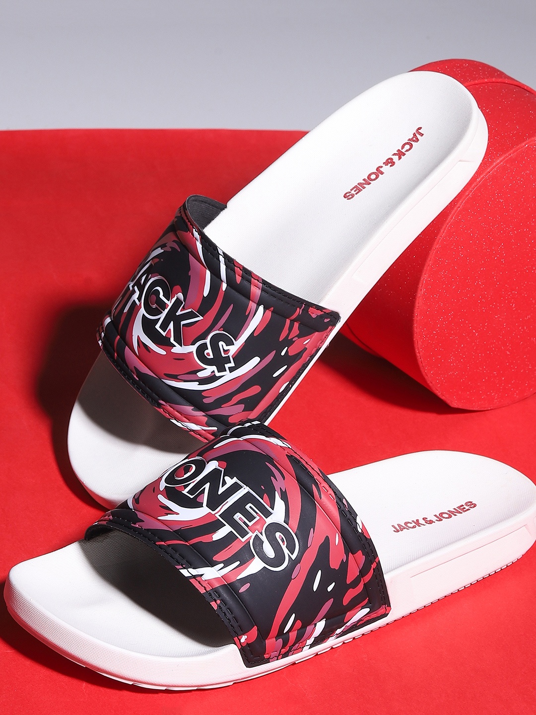 

Jack & Jones Men White & Red Printed Sliders