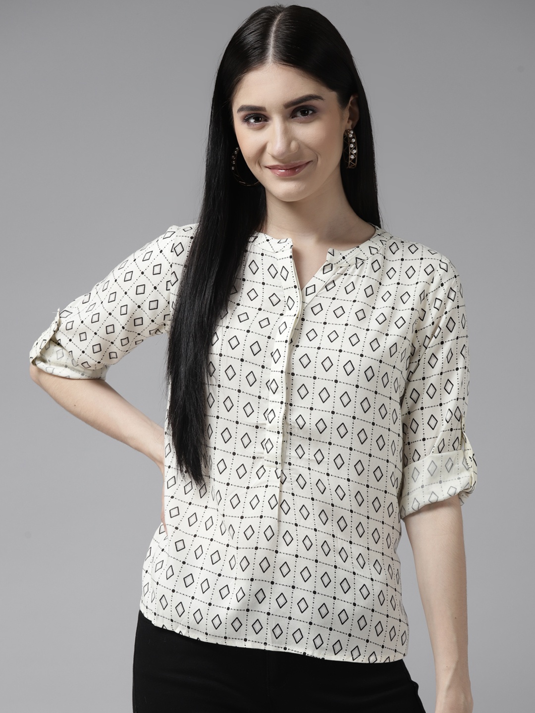 

Aarika Cream-Coloured & White Geometric Print Mandarin Collar Top