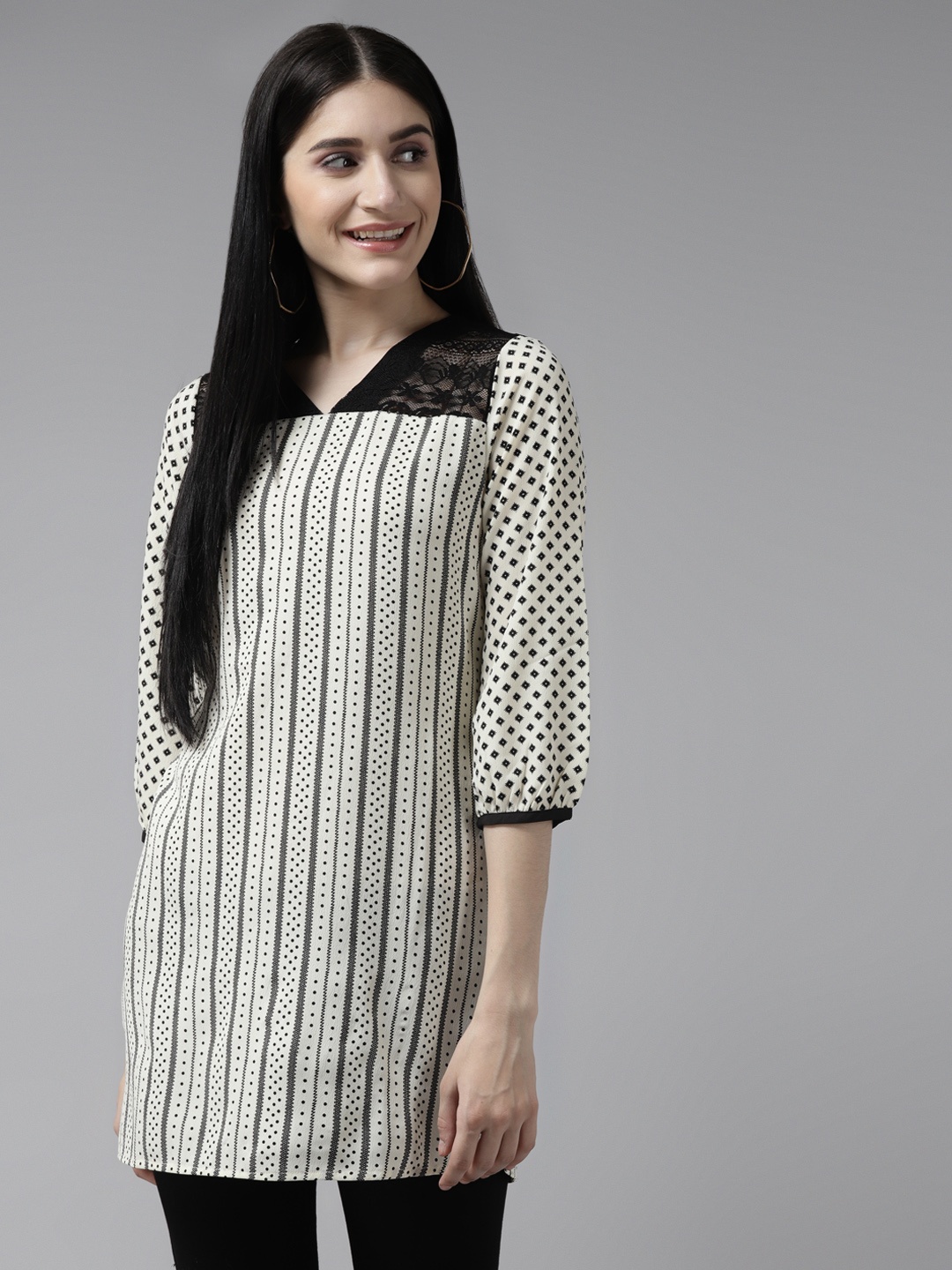 

Aarika Cream-Coloured & Black Geometric Print Longline Top