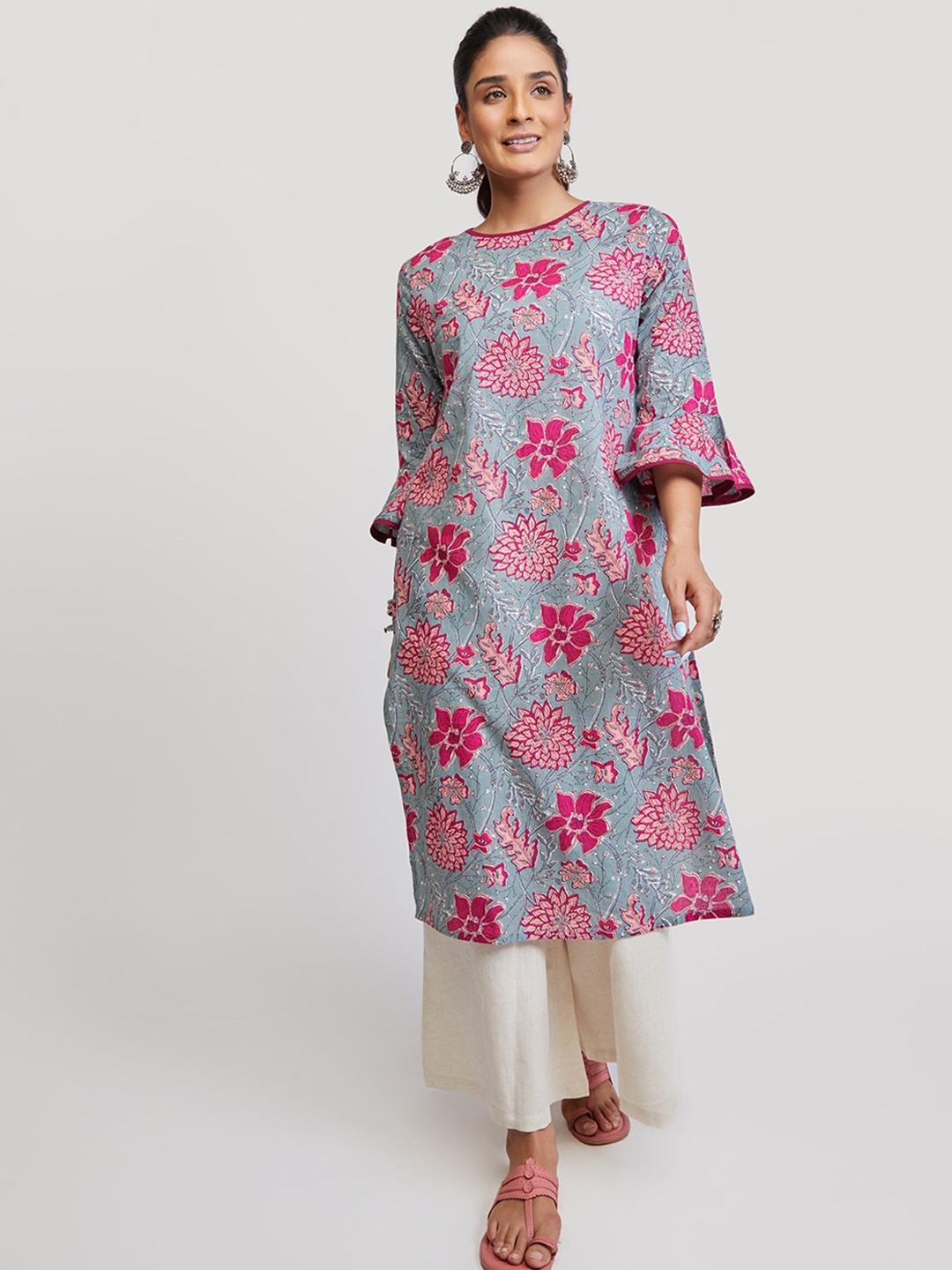 

EK BY EKTA KAPOOR Women Grey Floral Printed Straight Fit Flared Sleeves Kurta