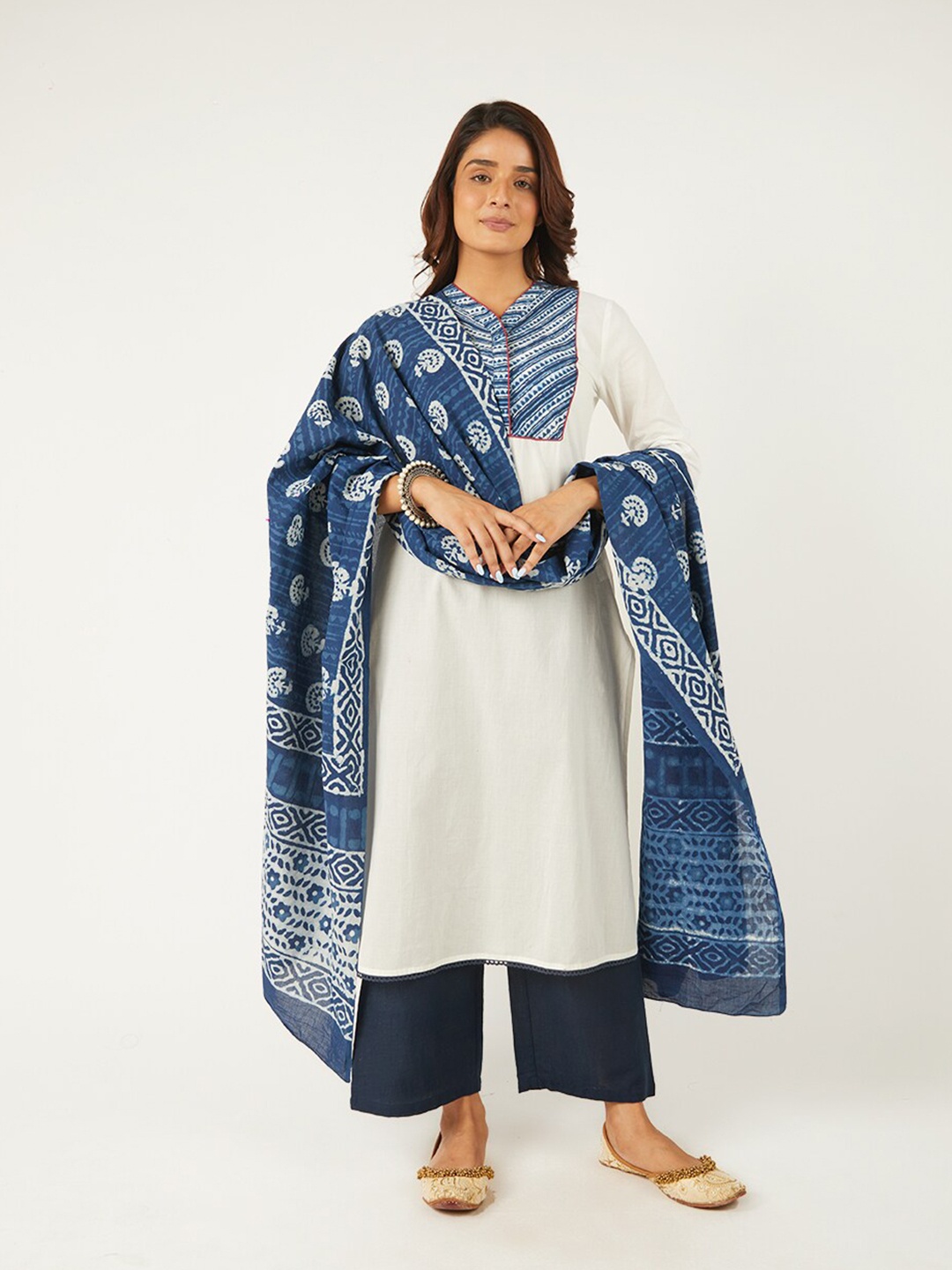 

EK BY EKTA KAPOOR Blue & White Block Print Cotton Dupatta