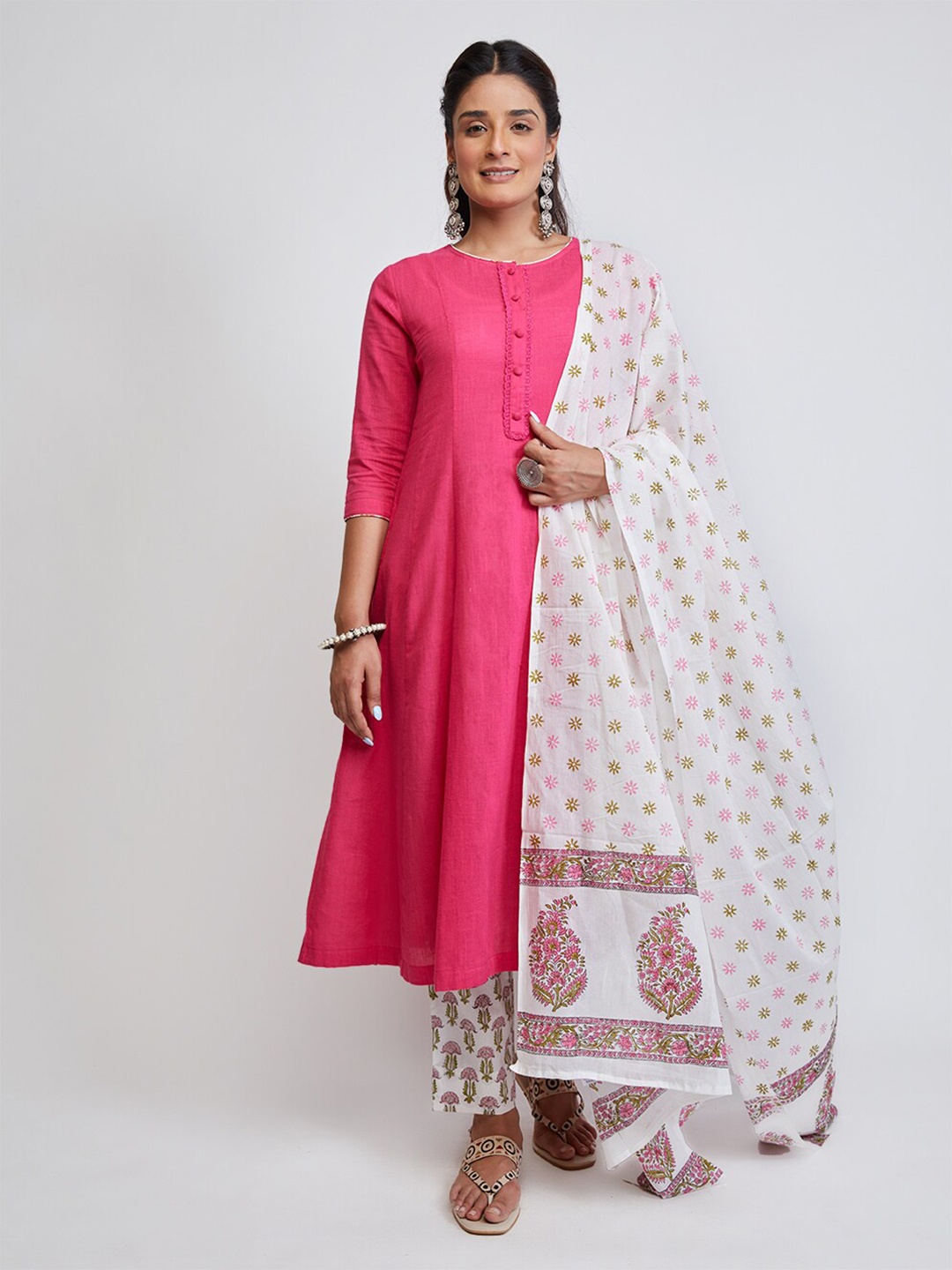 

EK BY EKTA KAPOOR White & Pink Char-Bagh Block Print Pure Cotton Dupatta