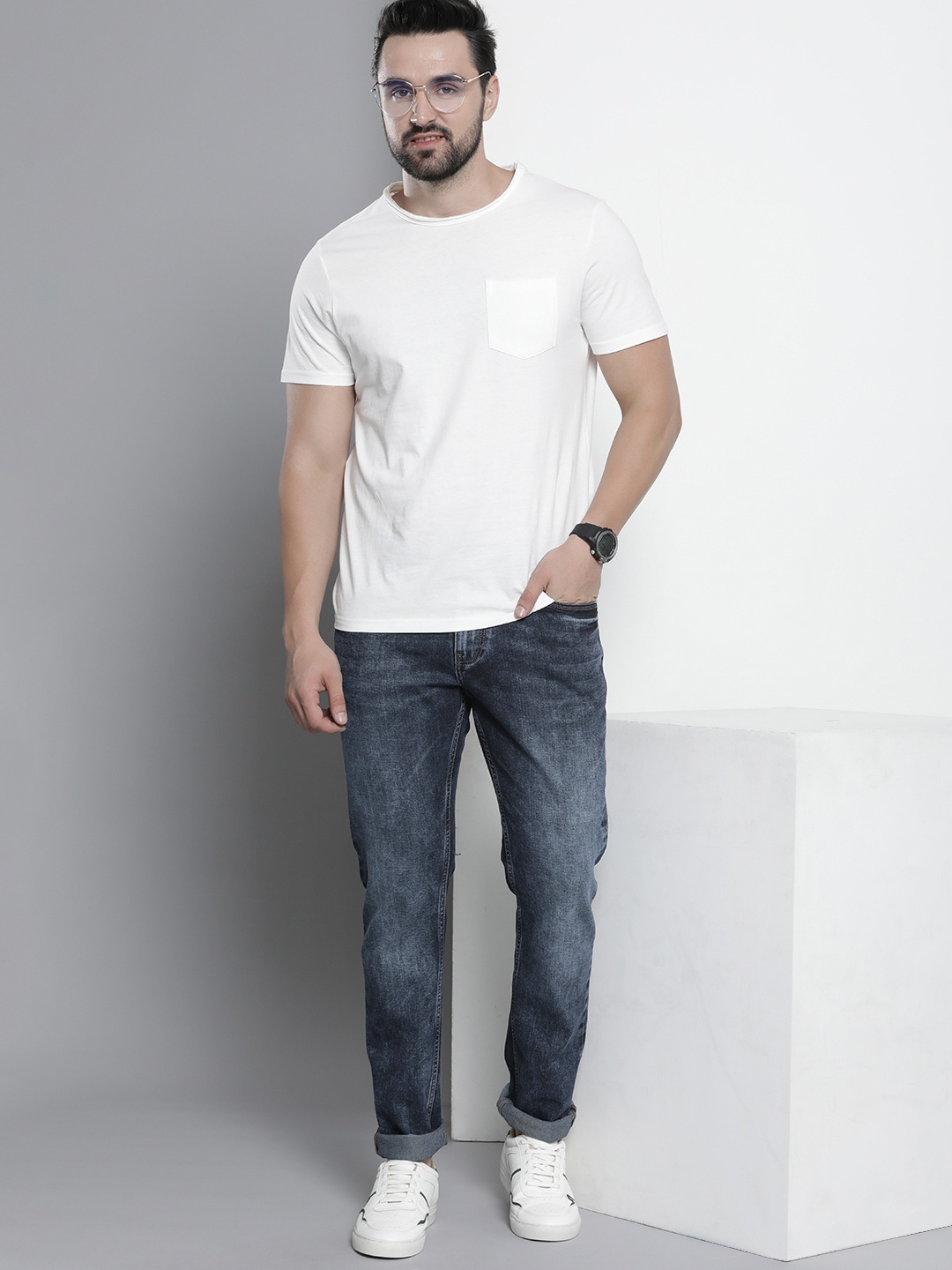 

Nautica Men Slim Fit Low-Rise Heavy Fade Stretchable Jeans, Navy blue
