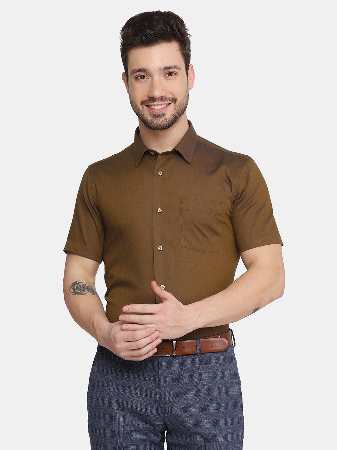

Blackberrys Men Gold-Toned Slim Fit Solid Short Sleeve Cotton Formal Shirt