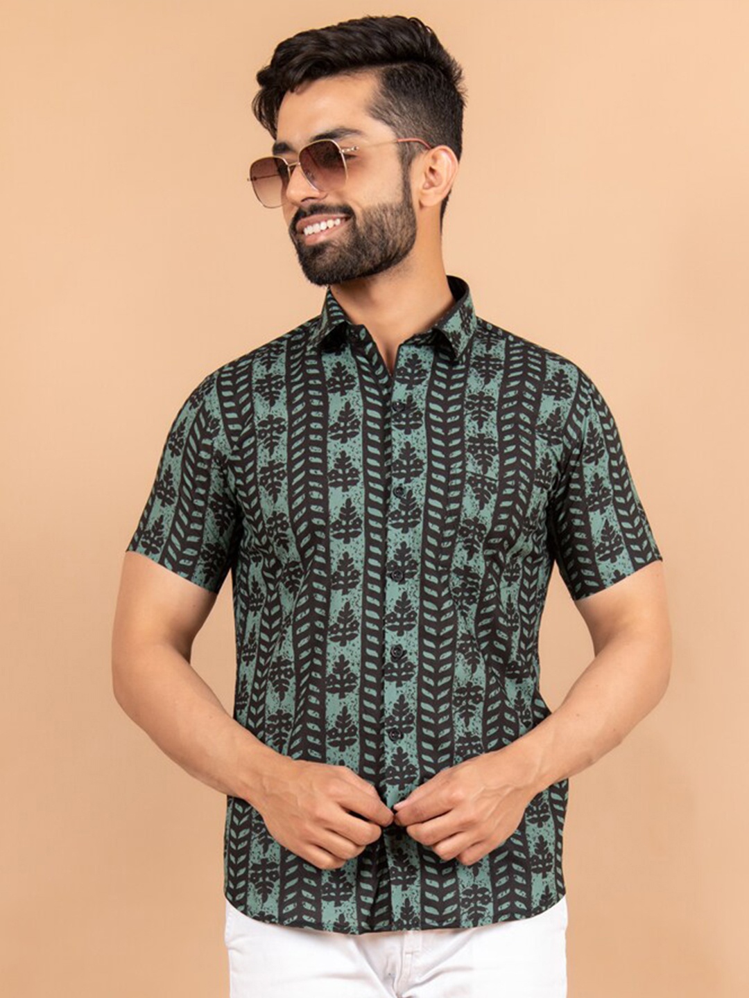 

Tistabene Men Black & Green Comfort Printed Cotton Casual Shirt