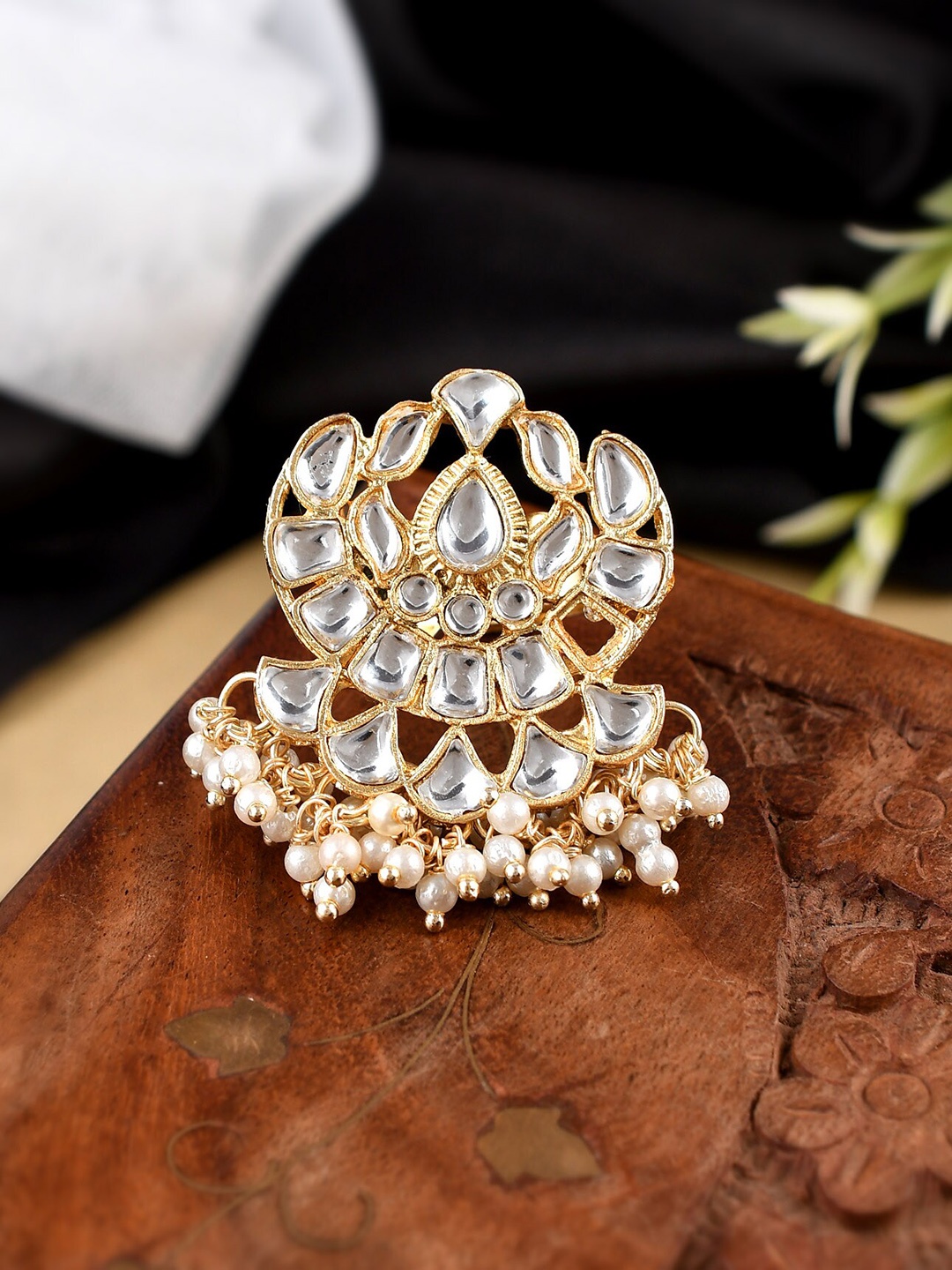 

Shoshaa Gold-Plated White Kundan Studded Finger Ring