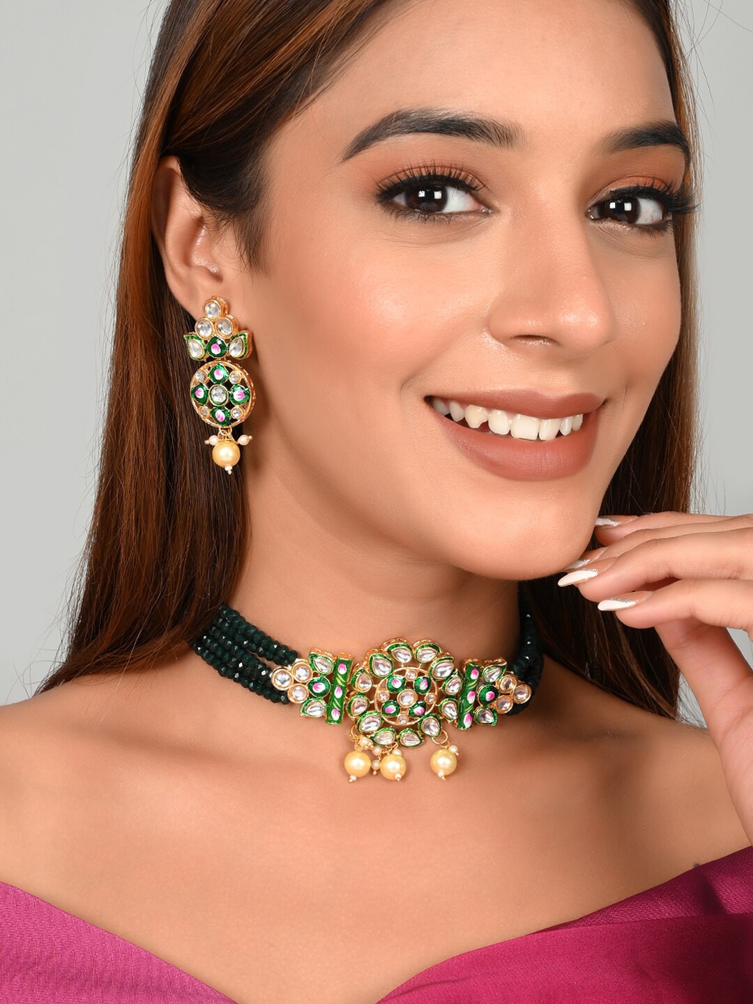 

Shoshaa Gold-Plated Green Kundan Stone-Studded Choker Necklace Set