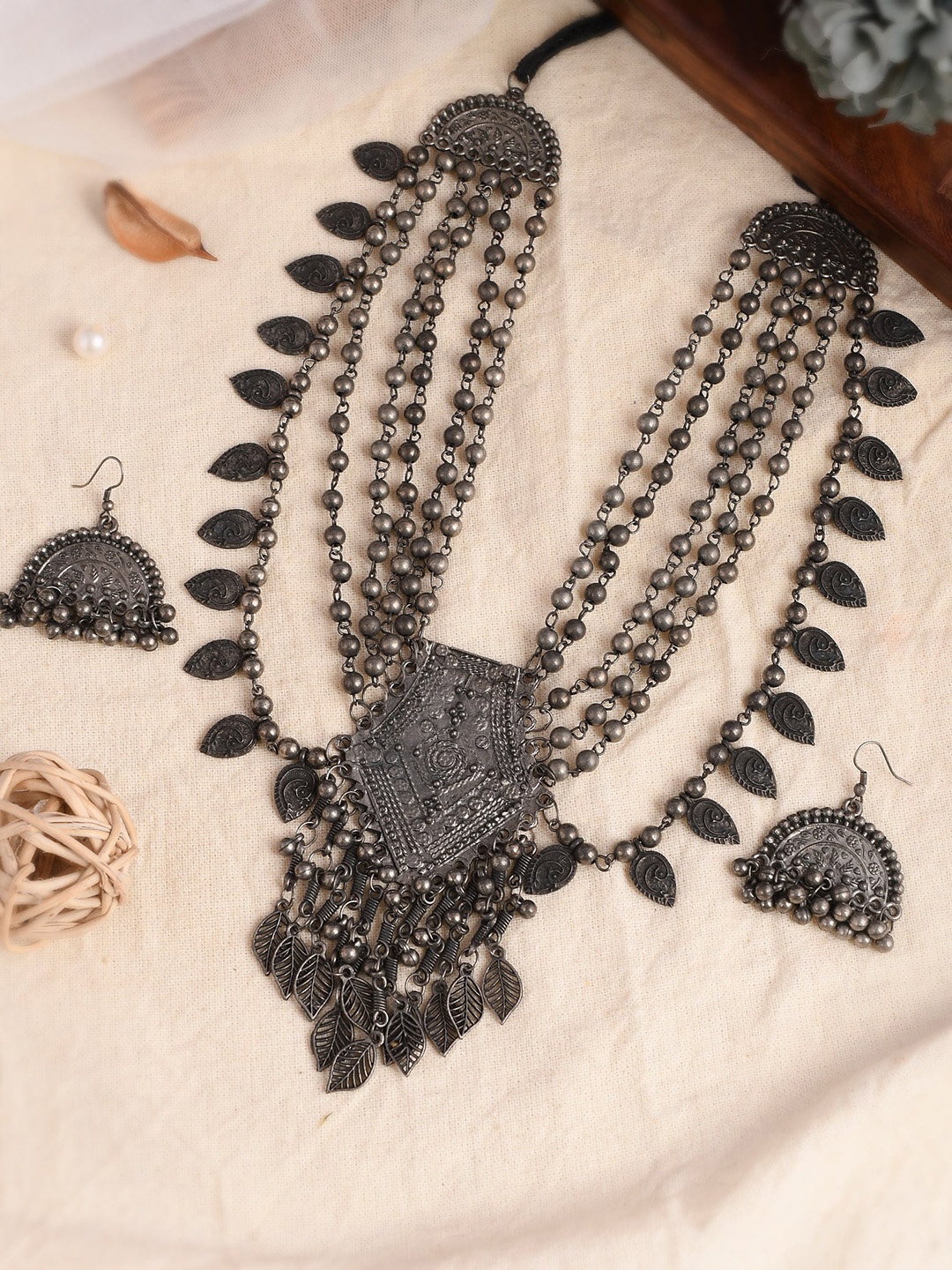 

Shoshaa Silver-Toned Oxidised Jewellery Set